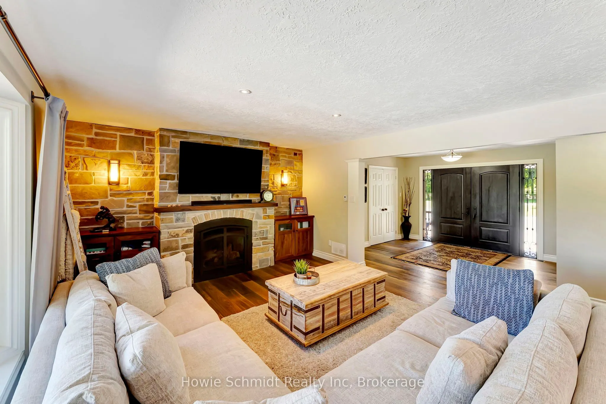 999 Governors Road W