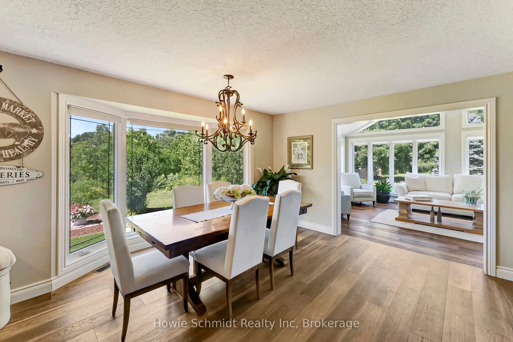 999 Governors Road W