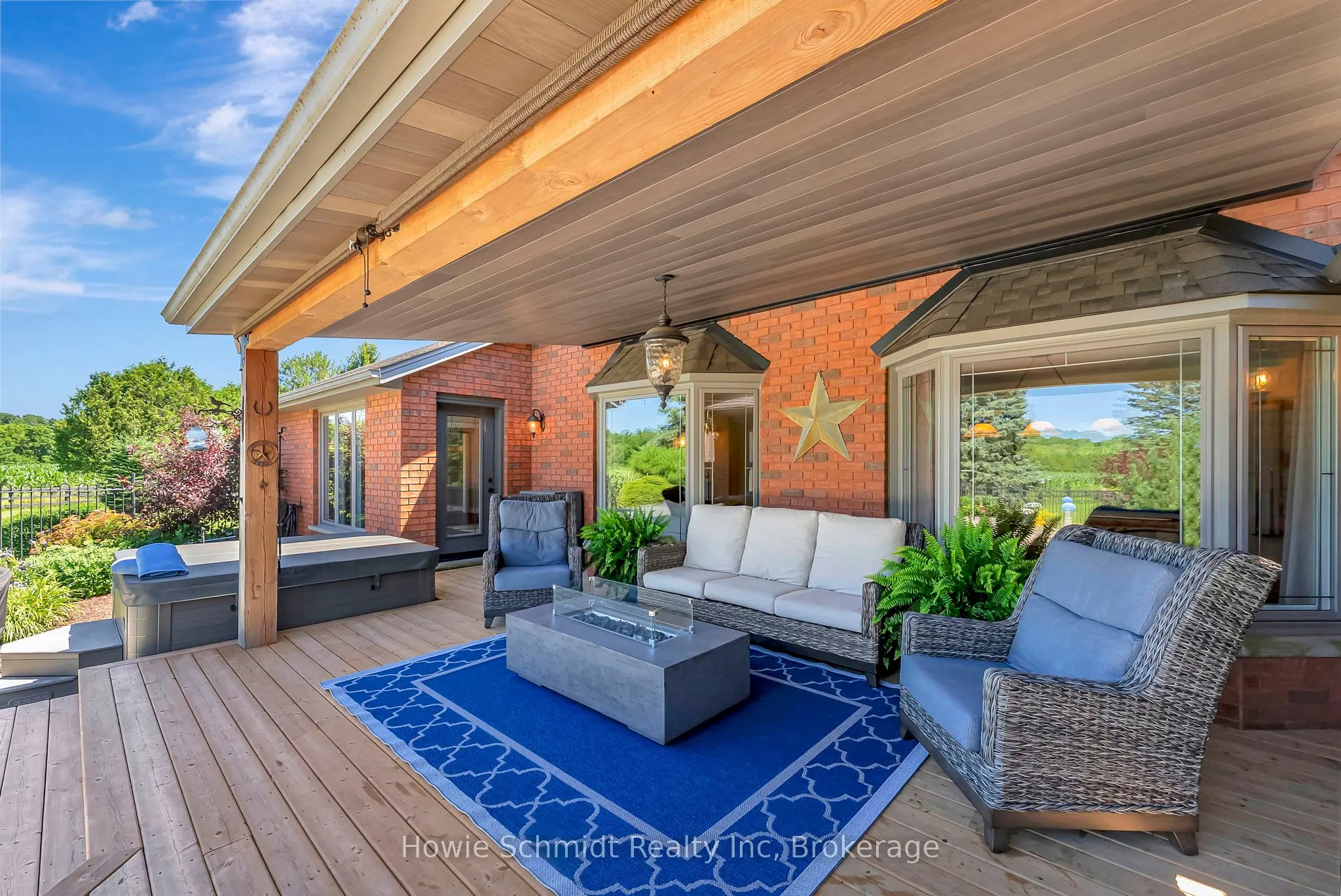 999 Governors Road W