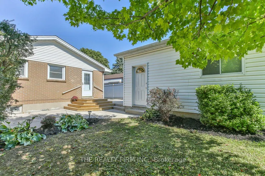 56 Toulon Crescent