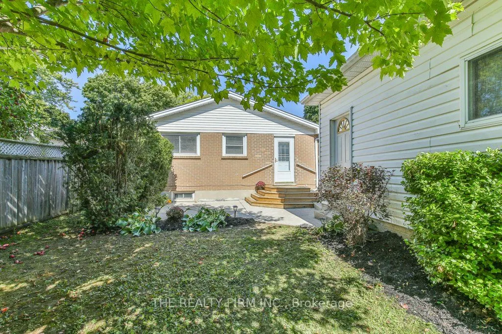 56 Toulon Crescent