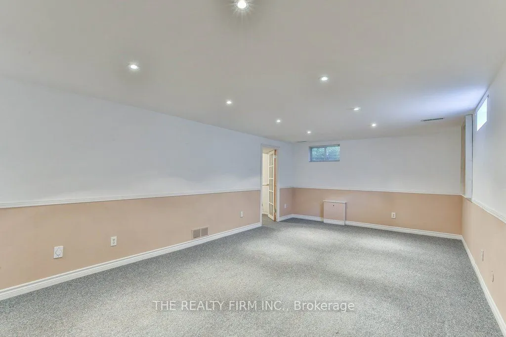 56 Toulon Crescent