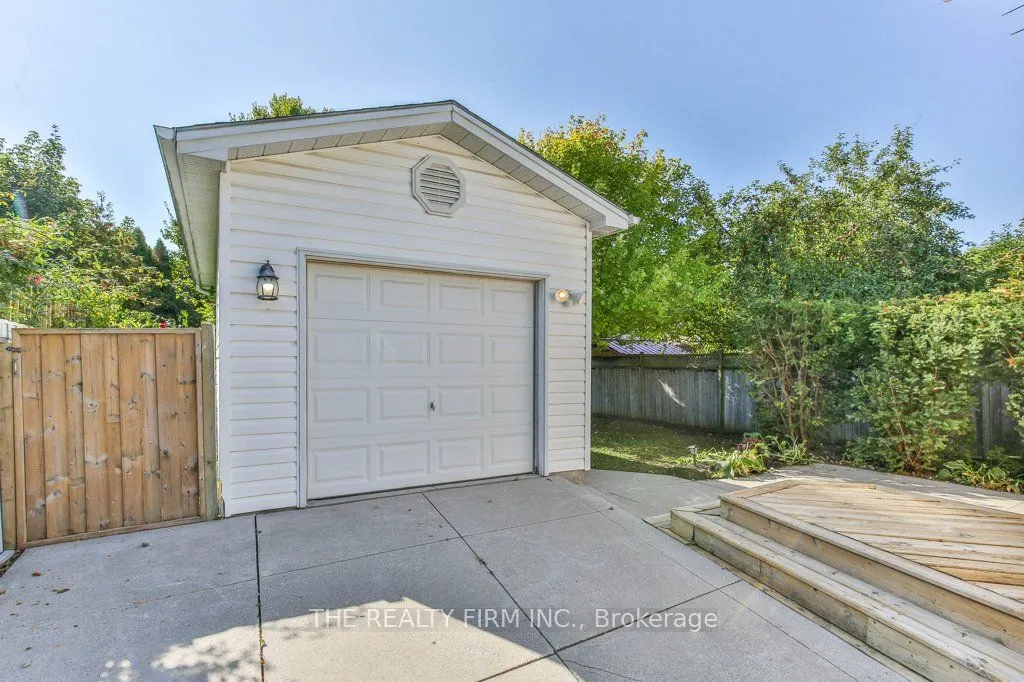 56 Toulon Crescent