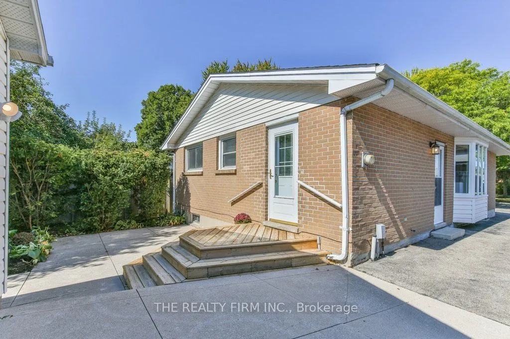56 Toulon Crescent