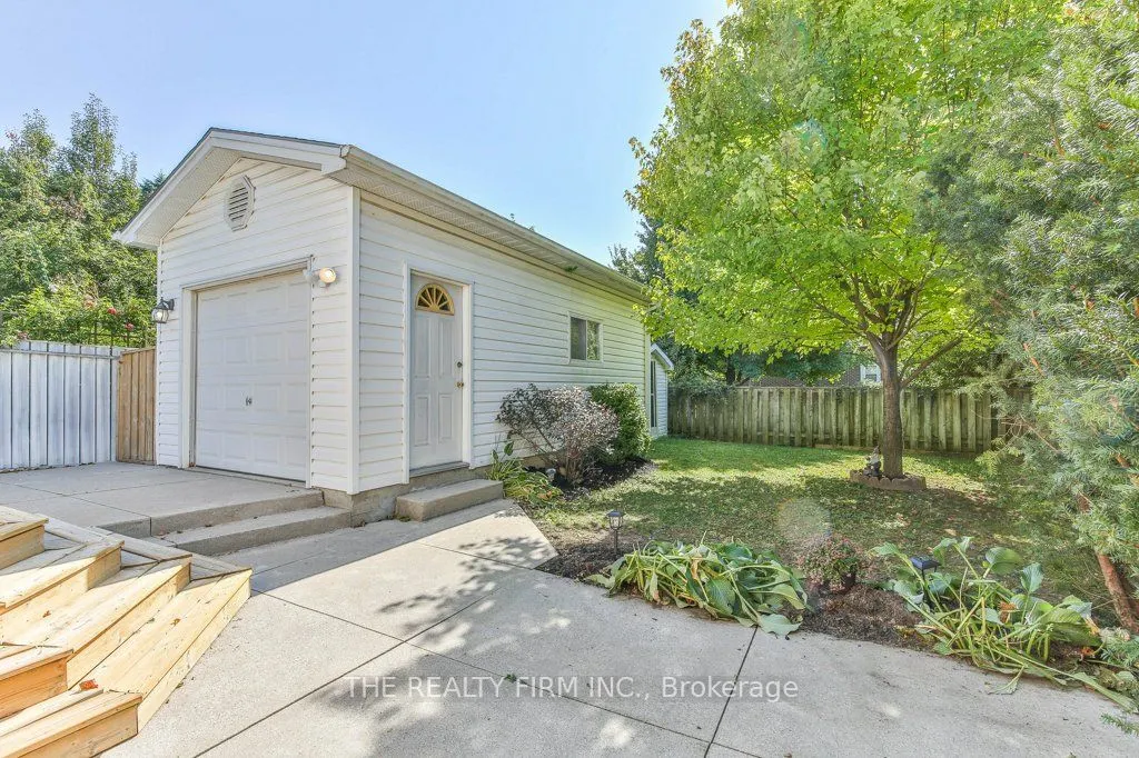 56 Toulon Crescent