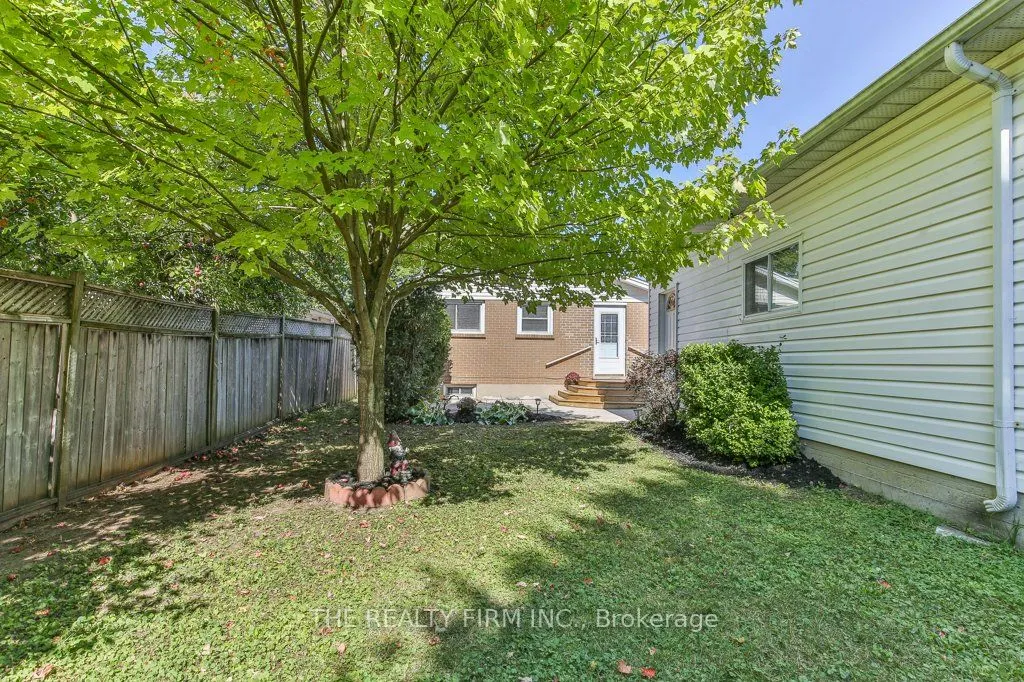56 Toulon Crescent