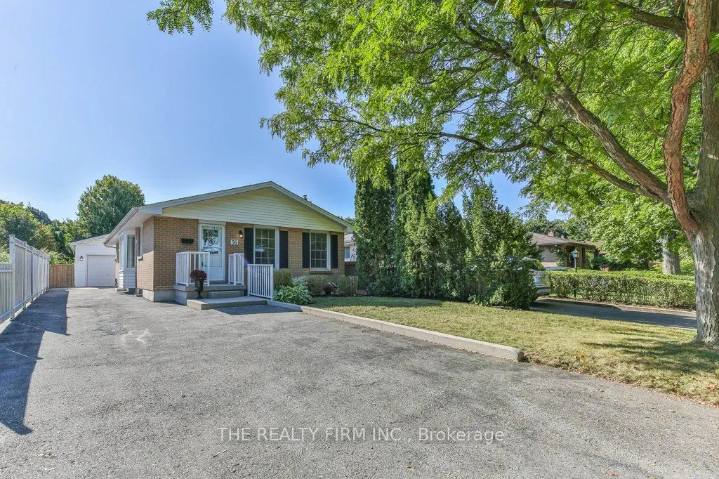 56 Toulon Crescent