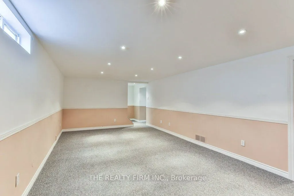 56 Toulon Crescent