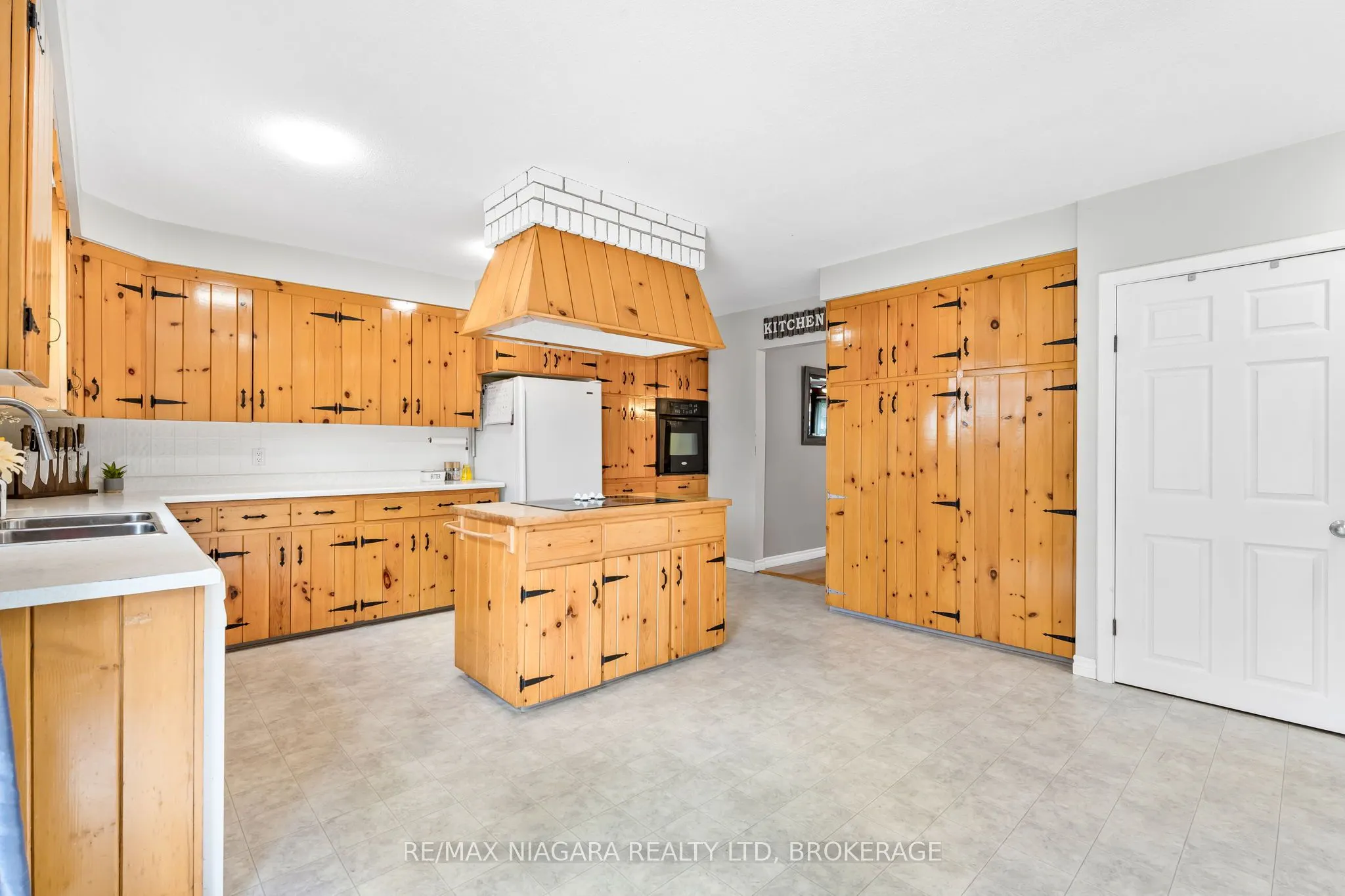 252 Mellanby Avenue