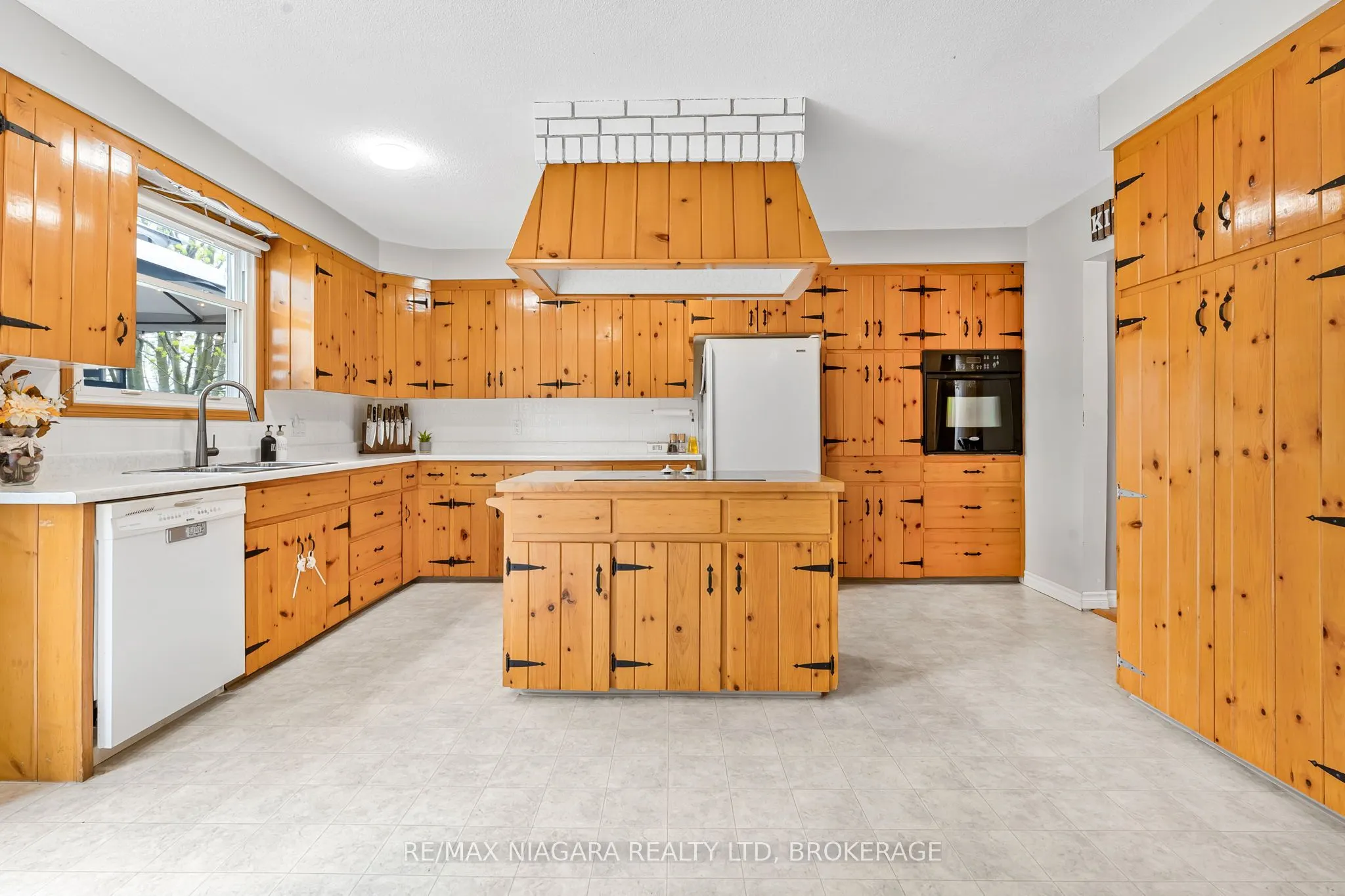 252 Mellanby Avenue