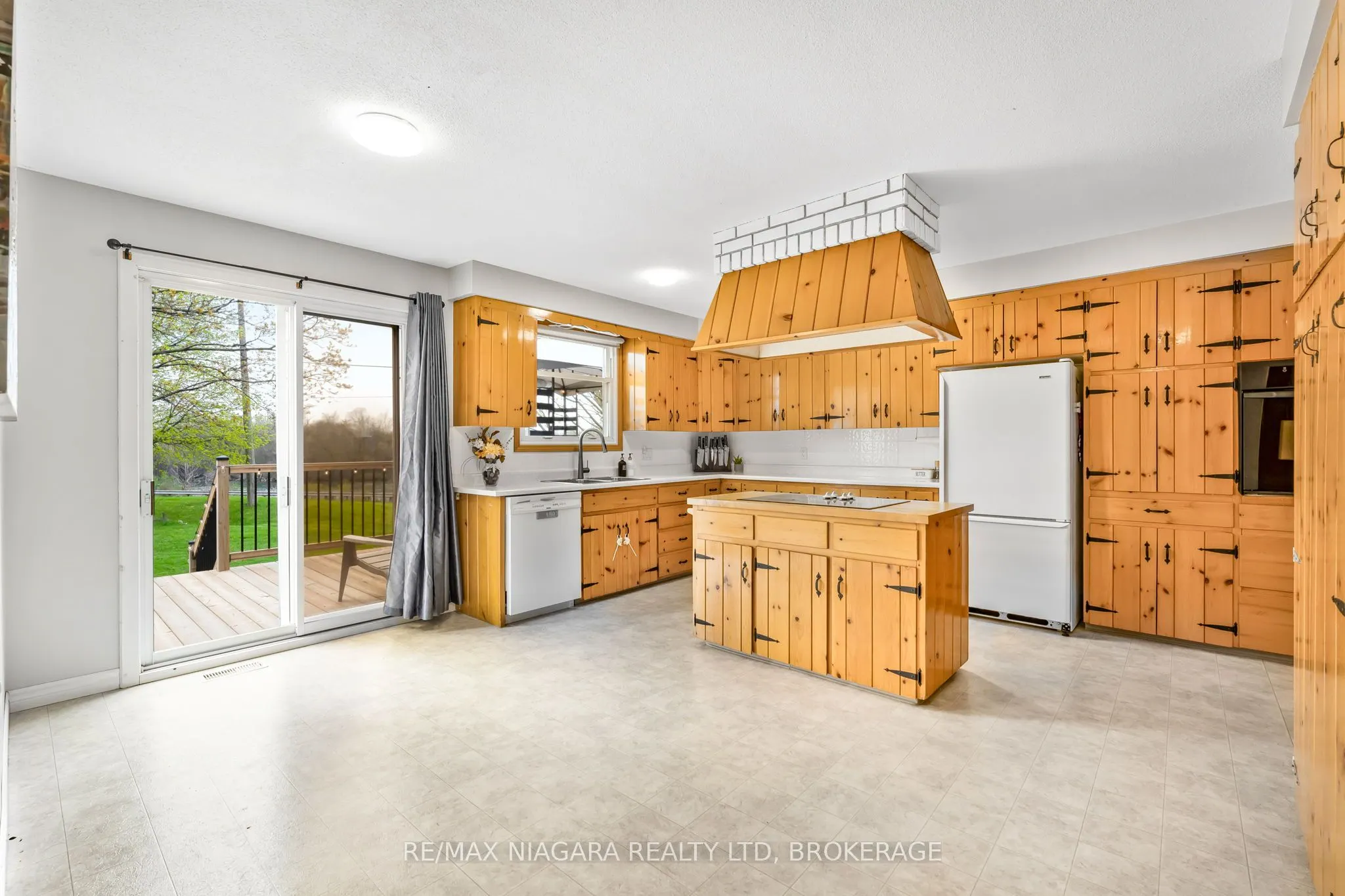 252 Mellanby Avenue