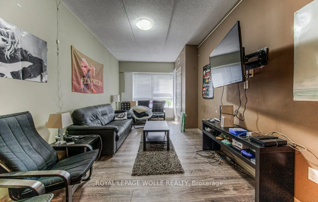 8 Hickory Street W, #304
