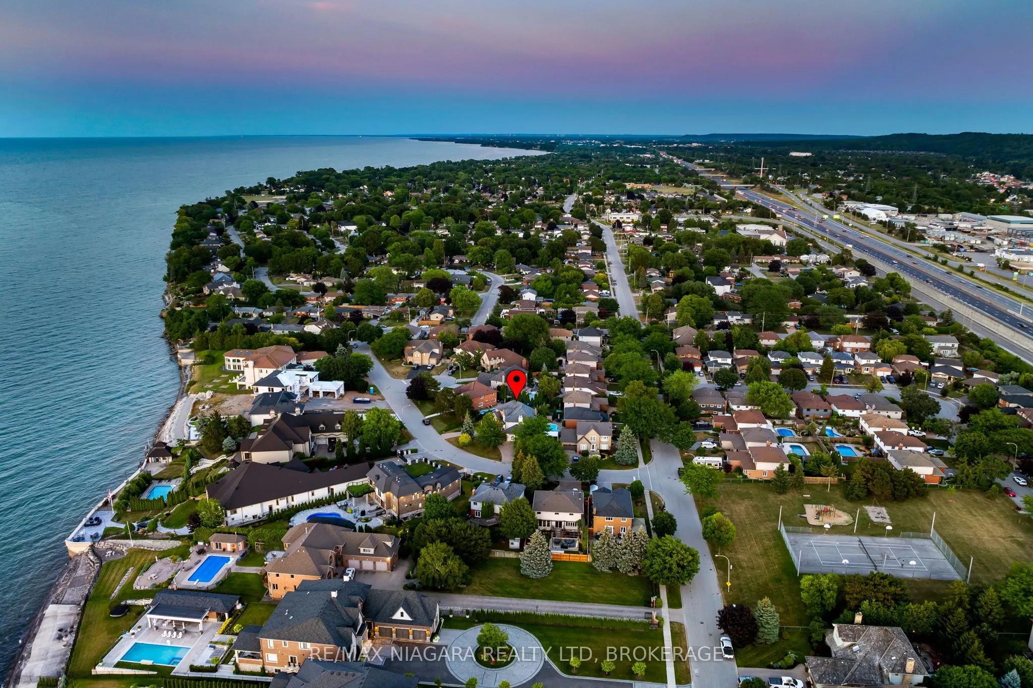13 Shoreline Crescent