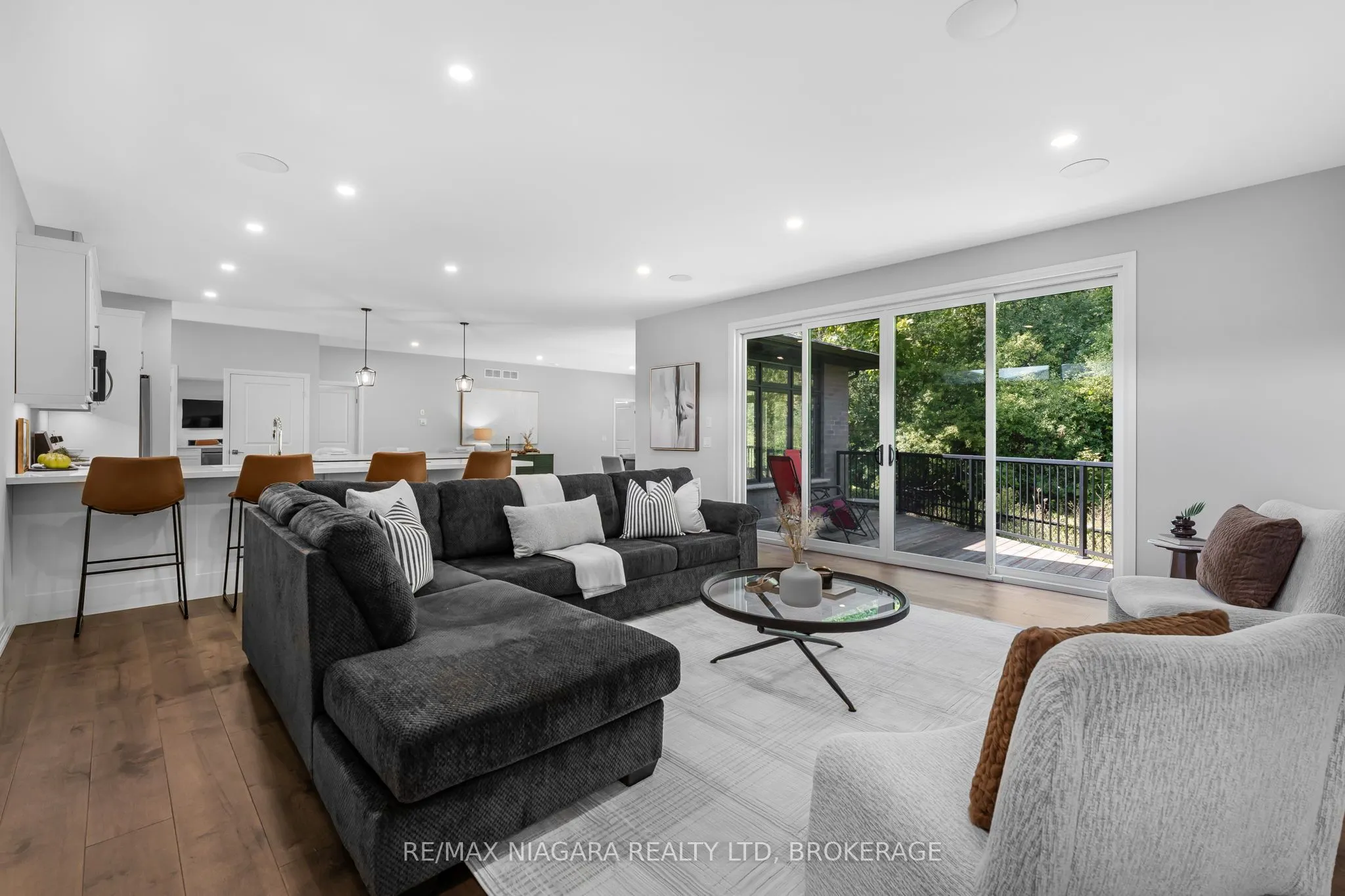 300 Richmond Street, #16