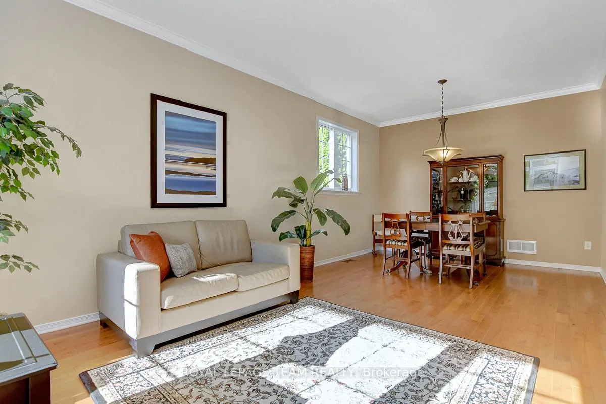 34 Calderwood Way