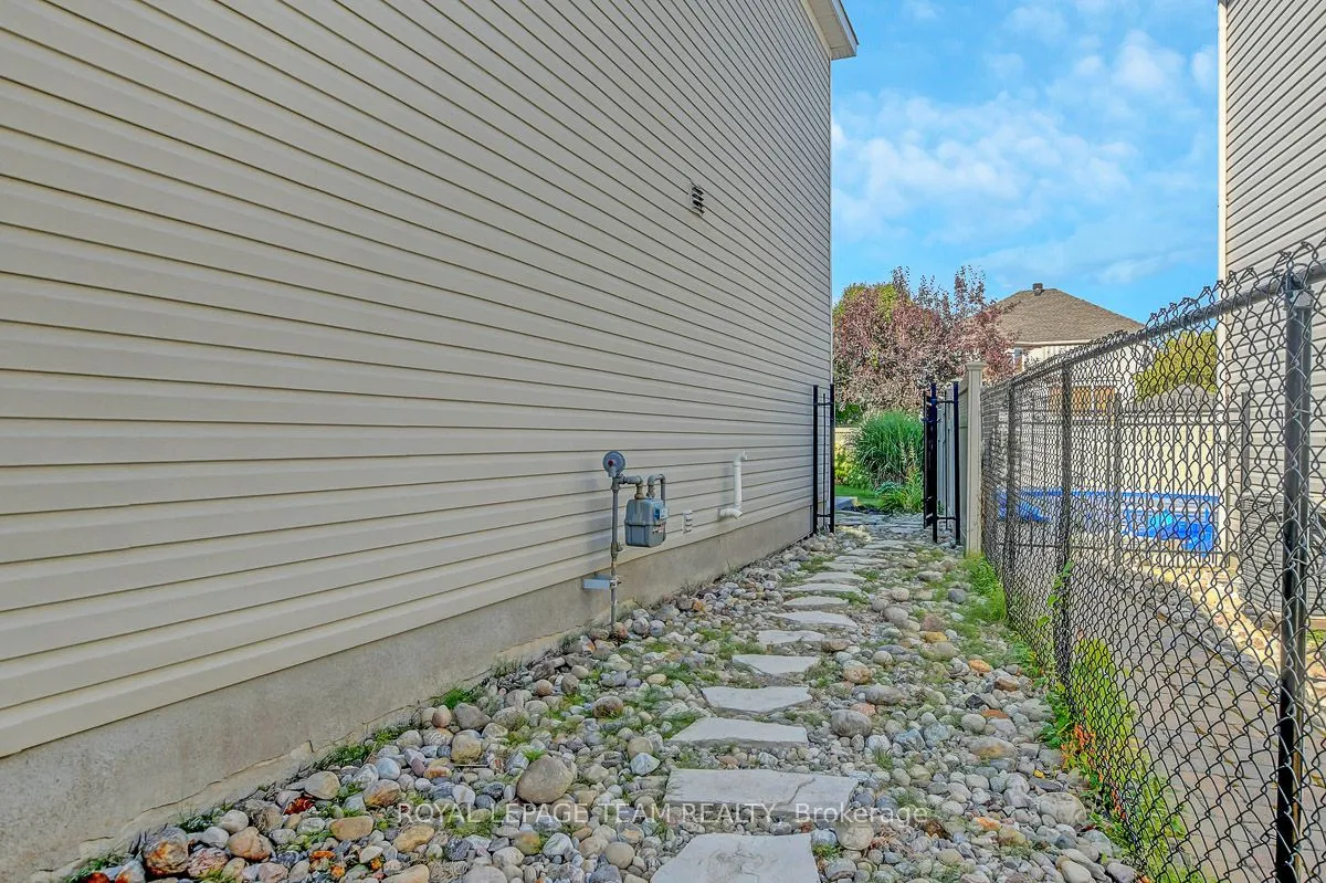 34 Calderwood Way