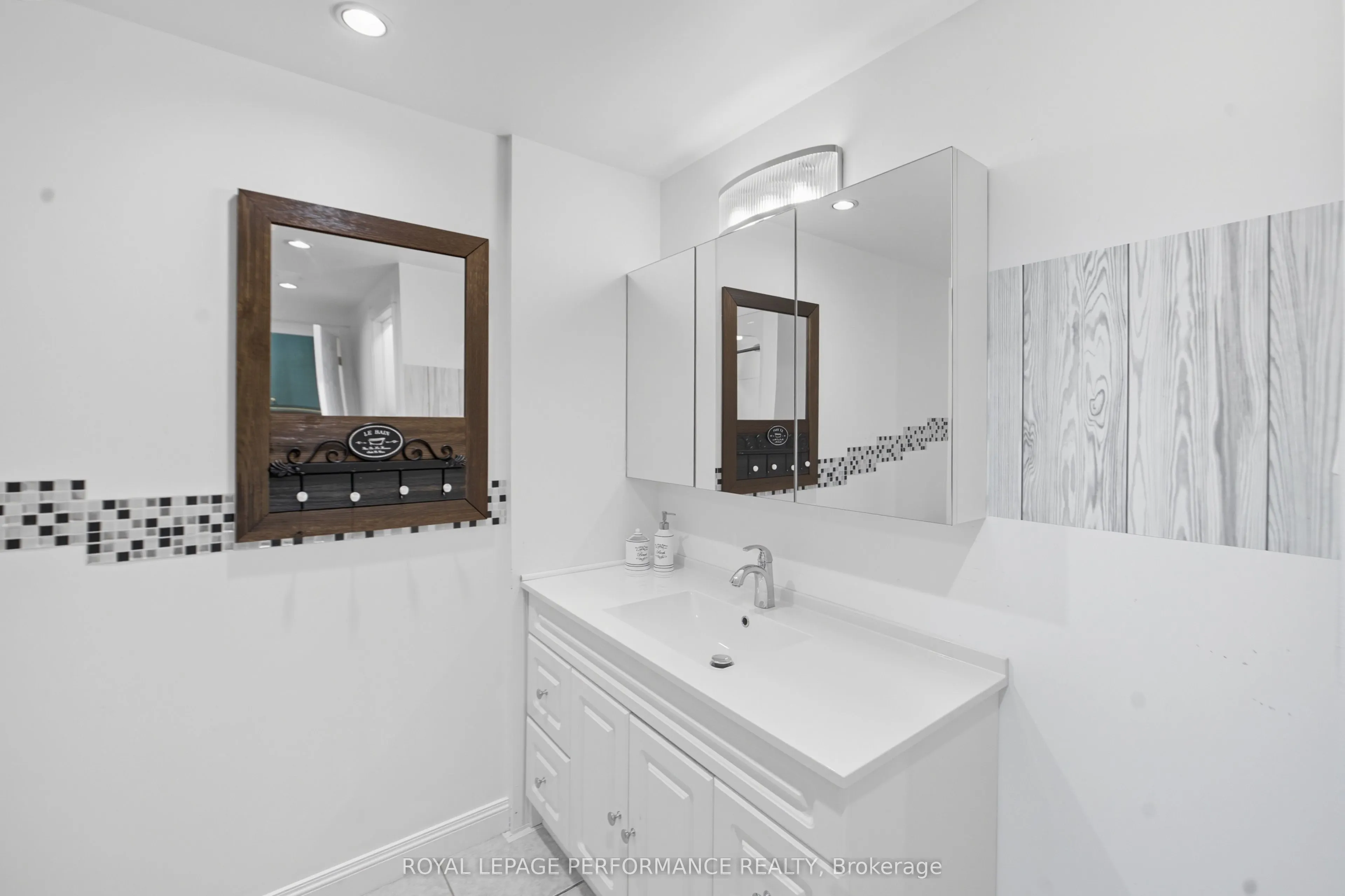 225 Main Street W, #202
