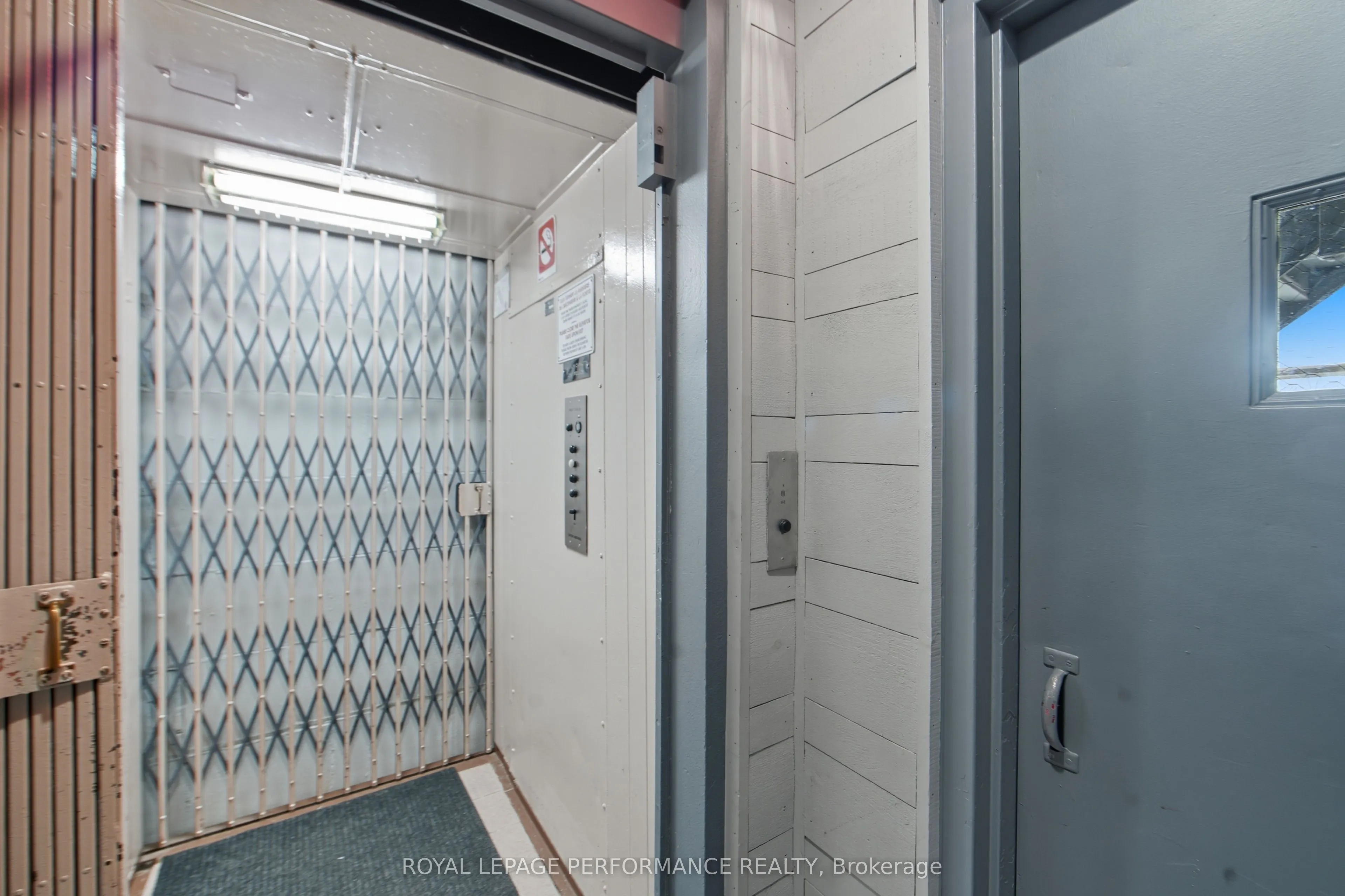 225 Main Street W, #202