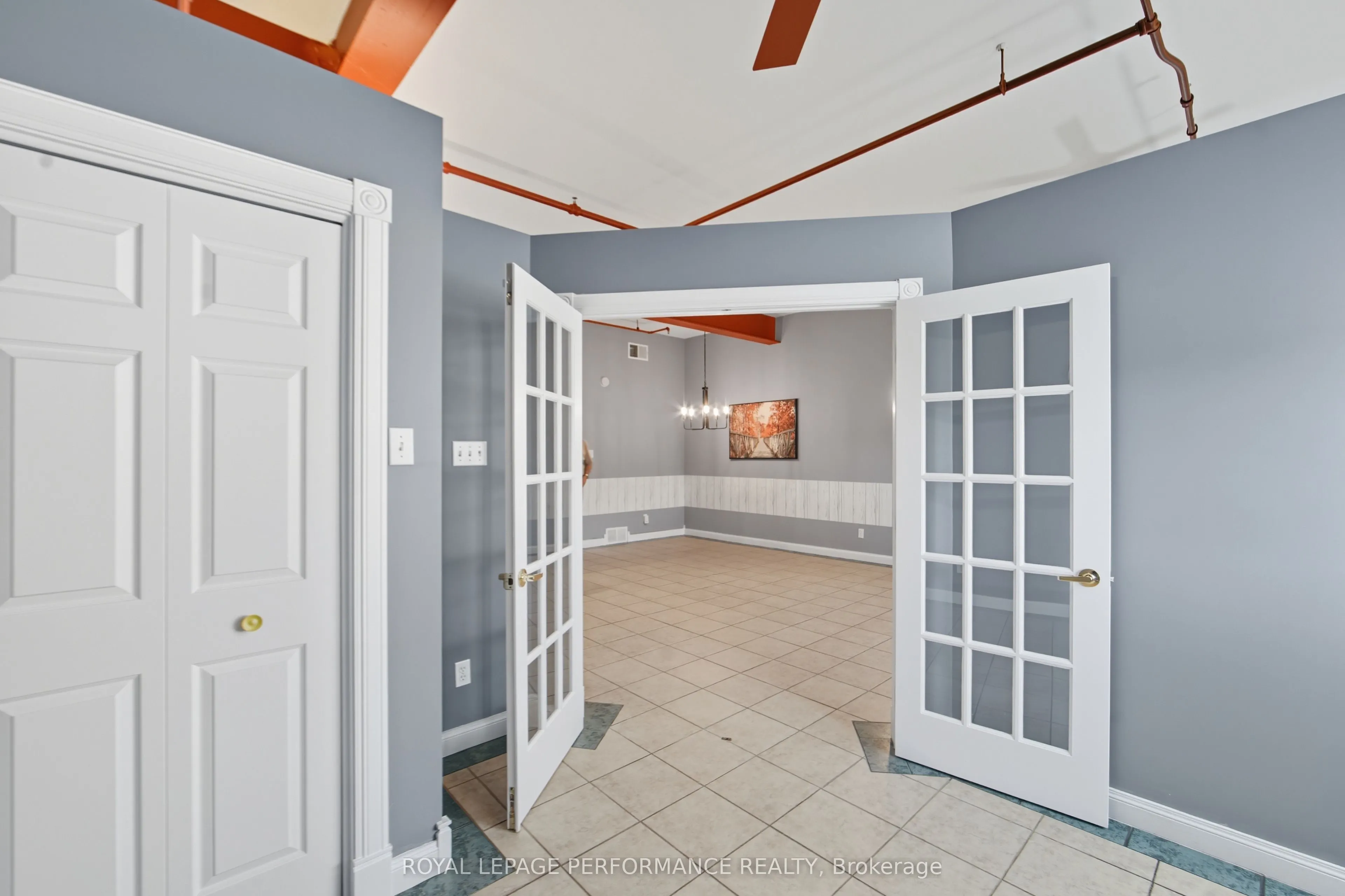 225 Main Street W, #202