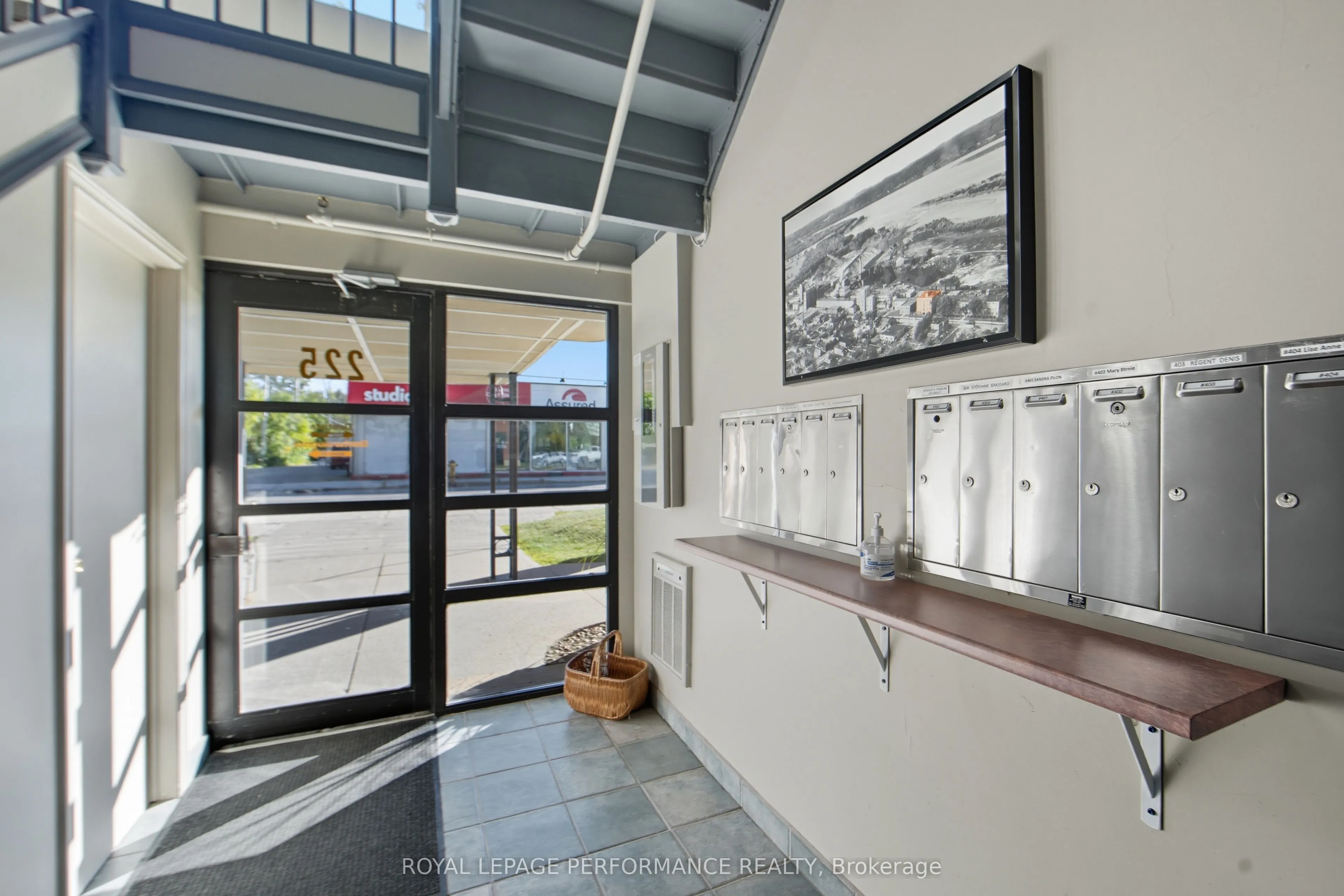 225 Main Street W, #202