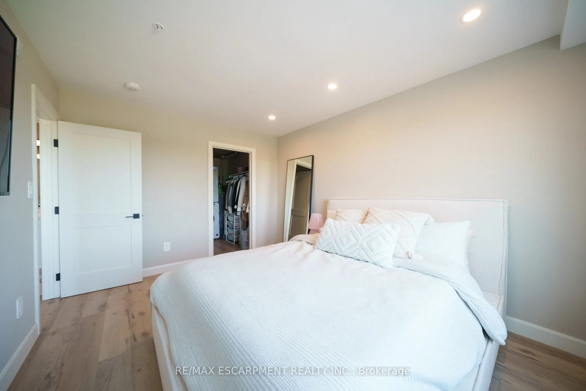 34 Norman Street, #502