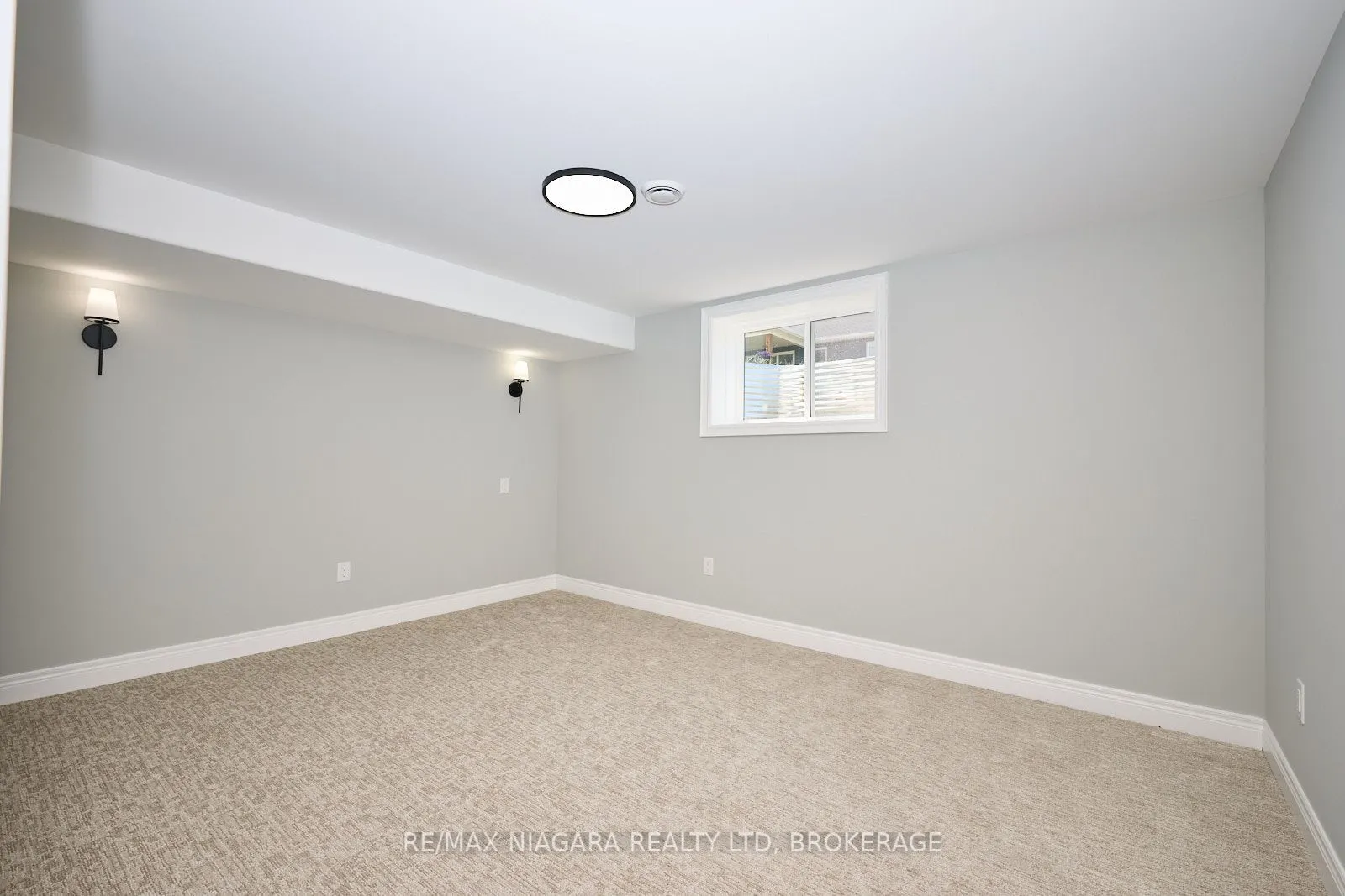 21 Sunrise Court N