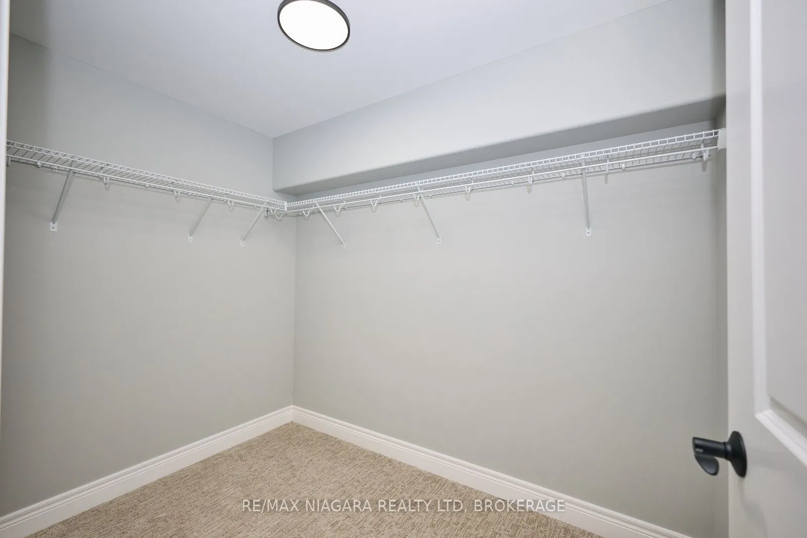 21 Sunrise Court N