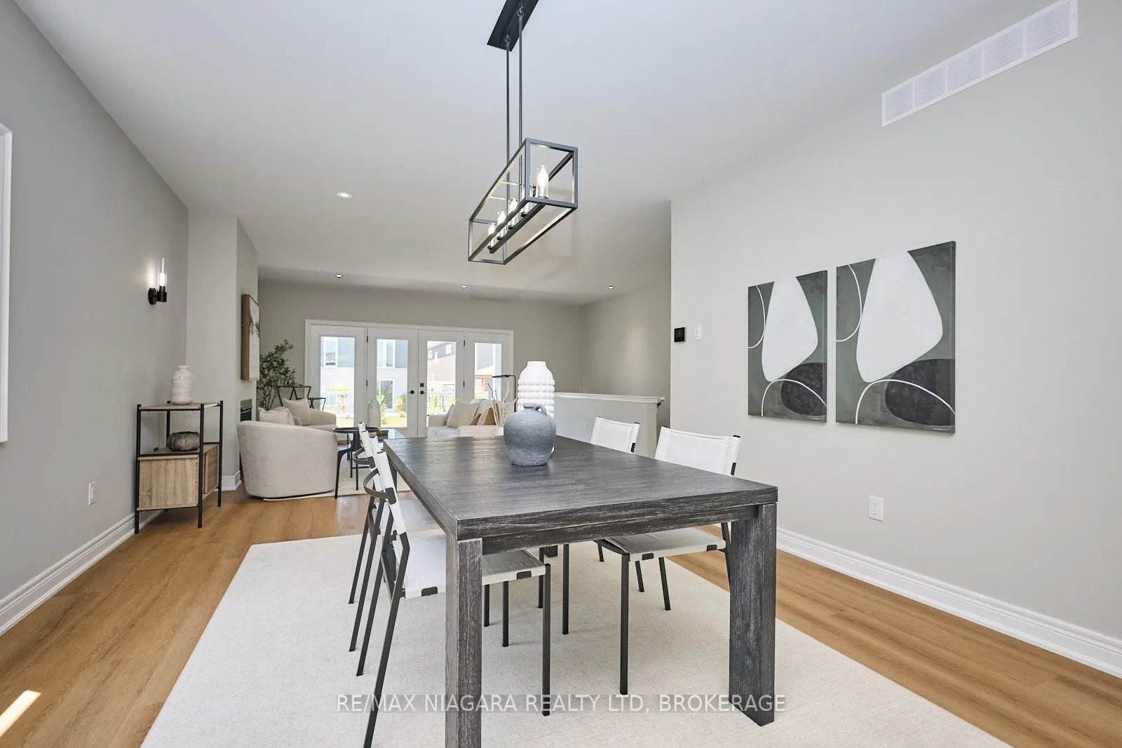 21 Sunrise Court N