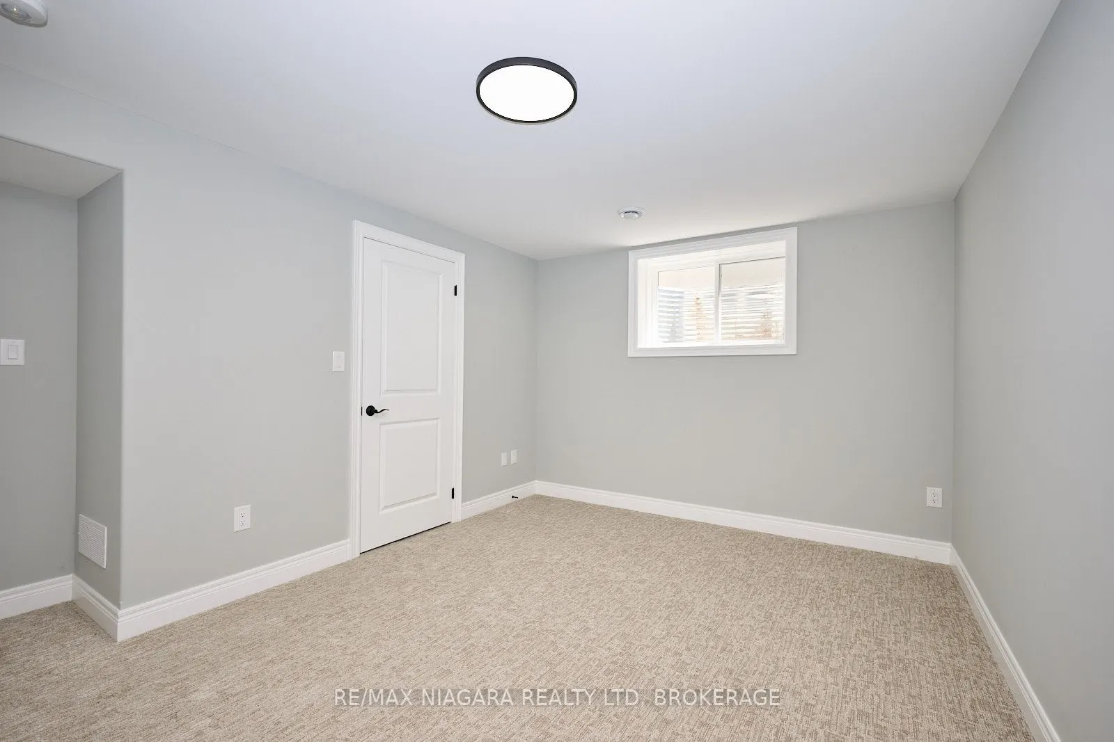 21 Sunrise Court N