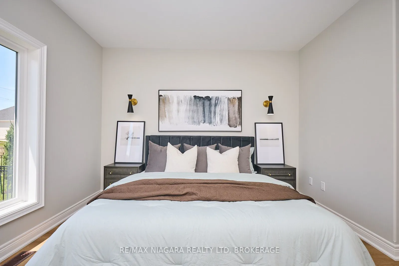 21 Sunrise Court N