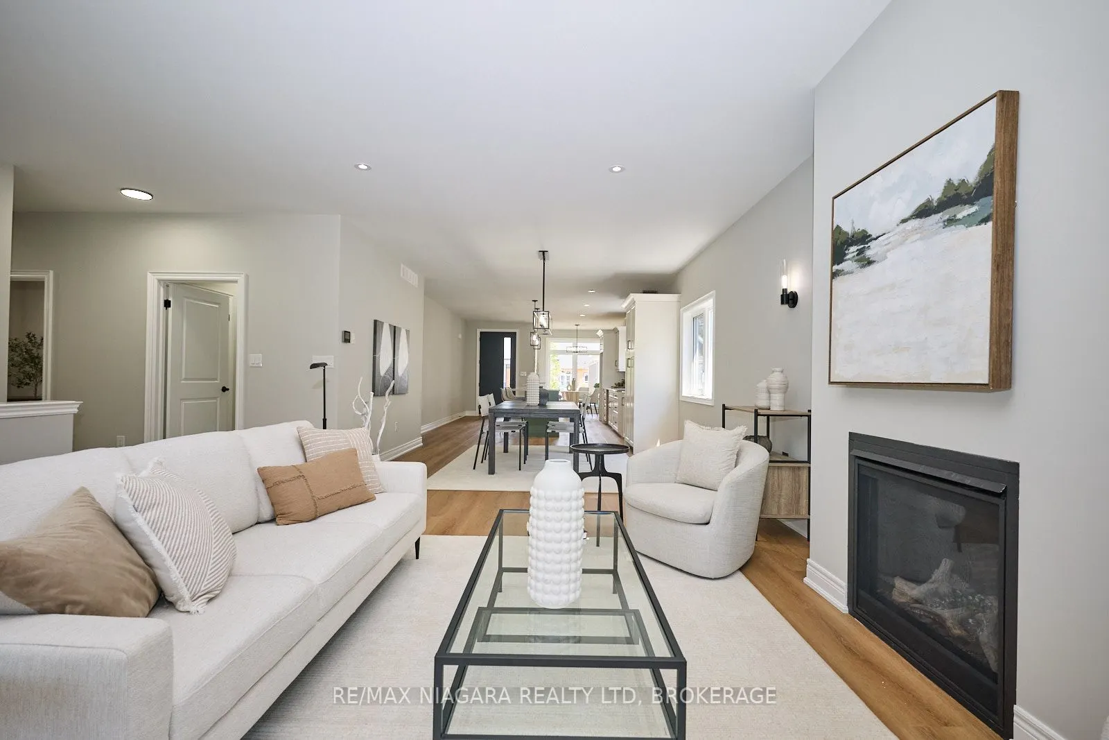 21 Sunrise Court N