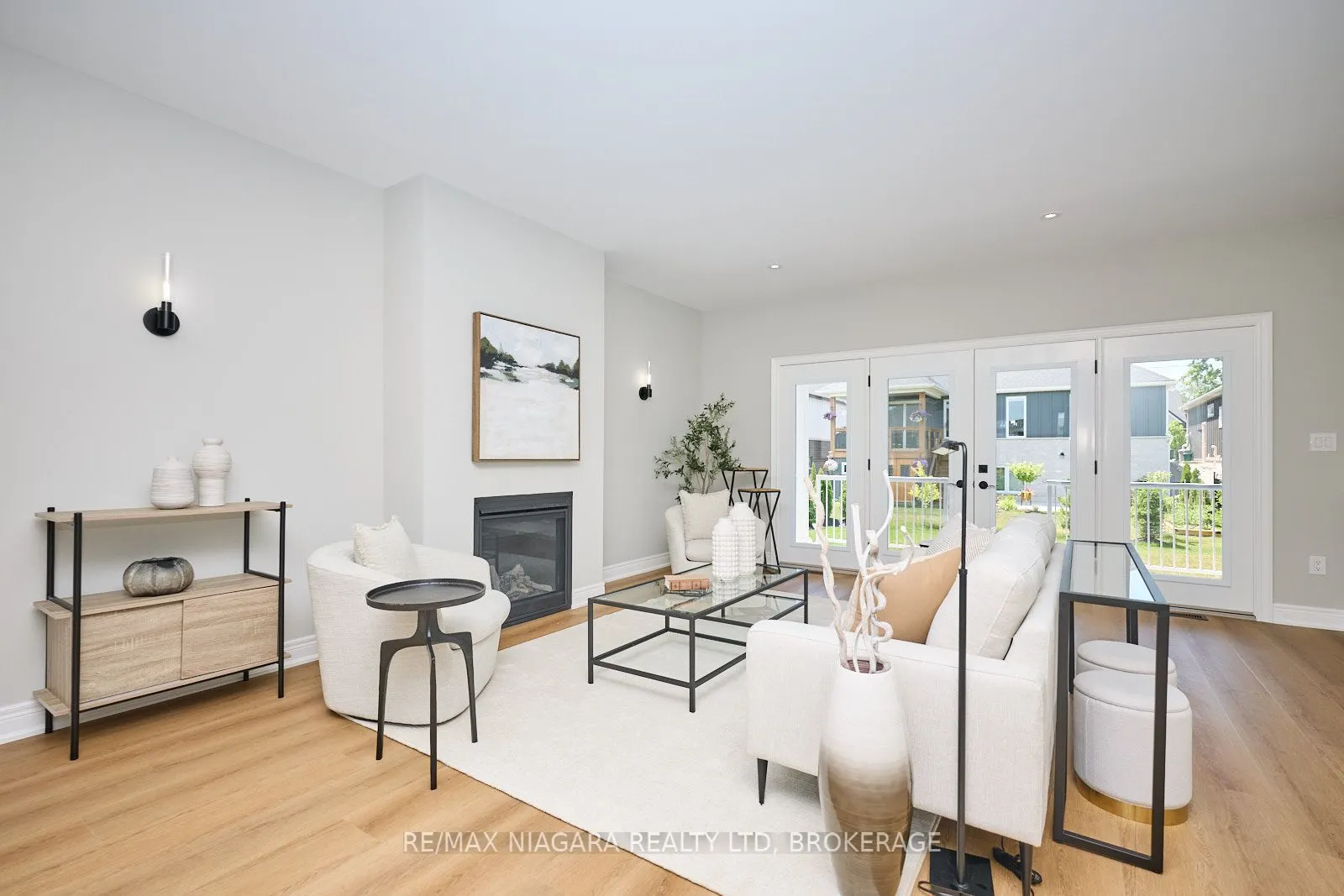 21 Sunrise Court N
