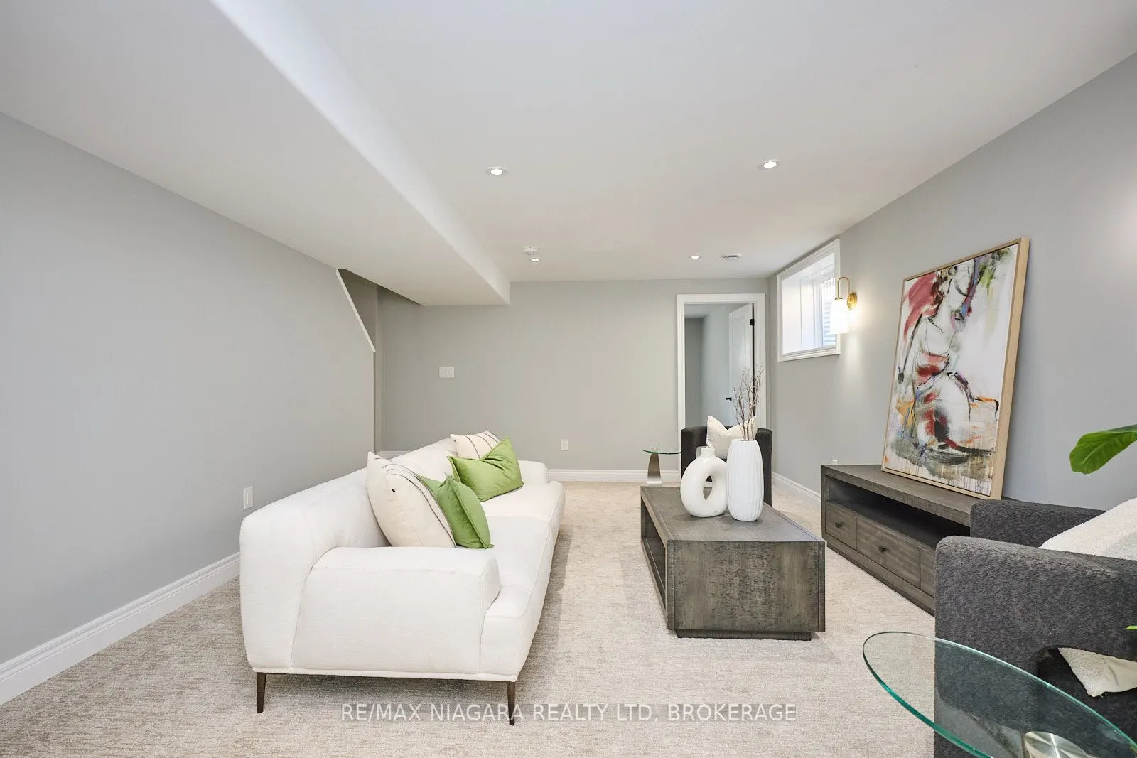 21 Sunrise Court N