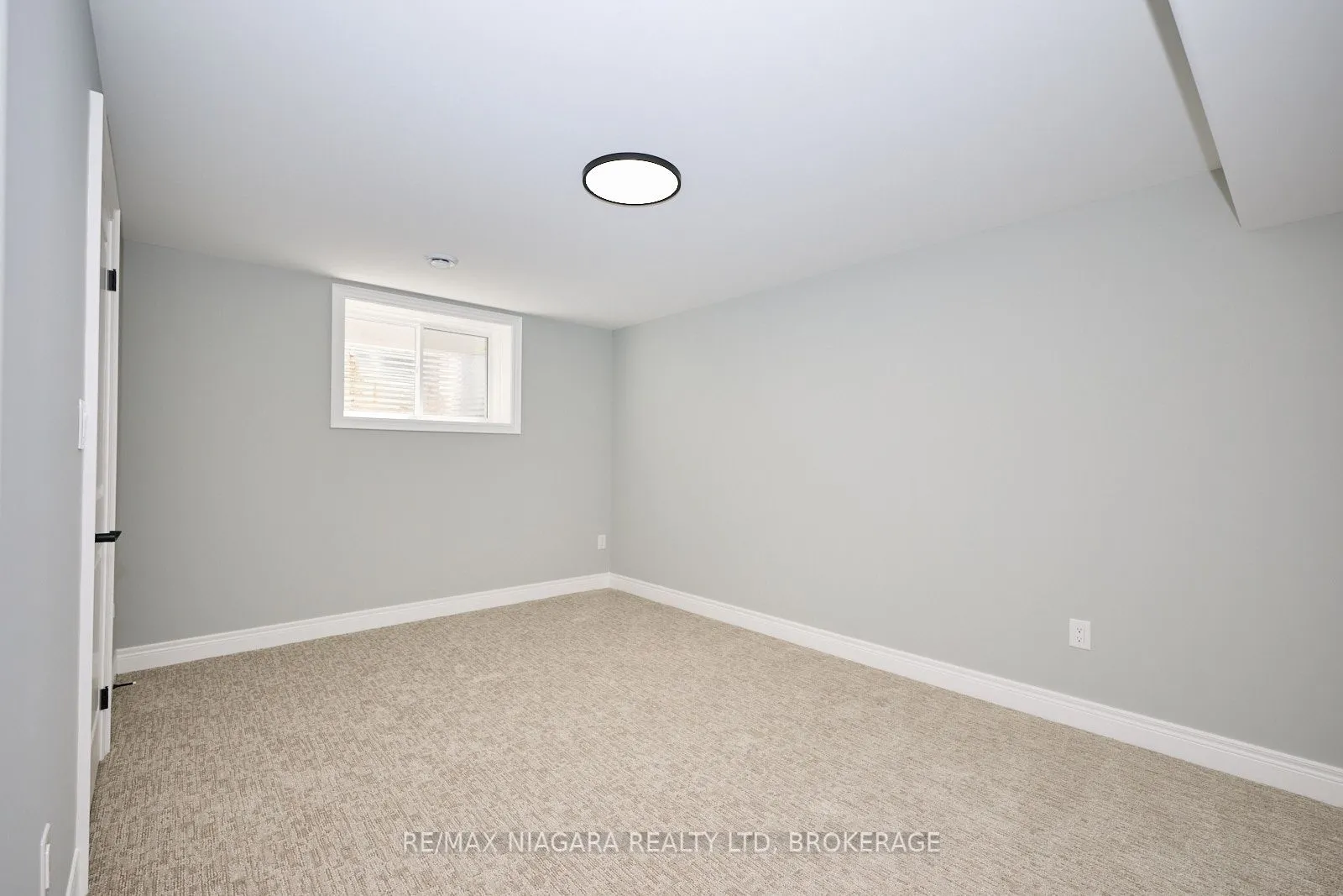 21 Sunrise Court N
