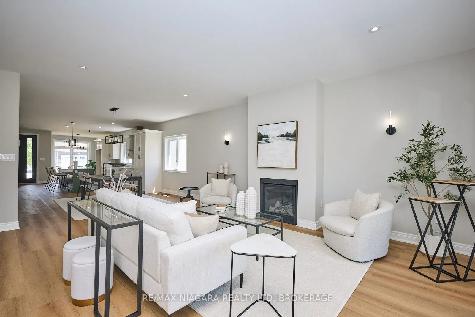21 Sunrise Court N