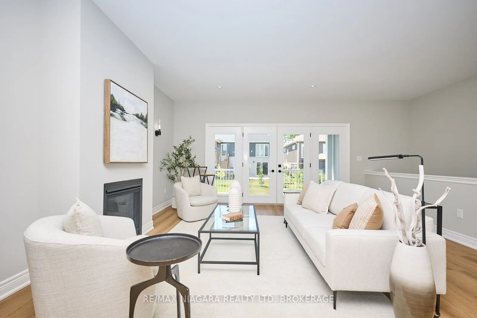 21 Sunrise Court N