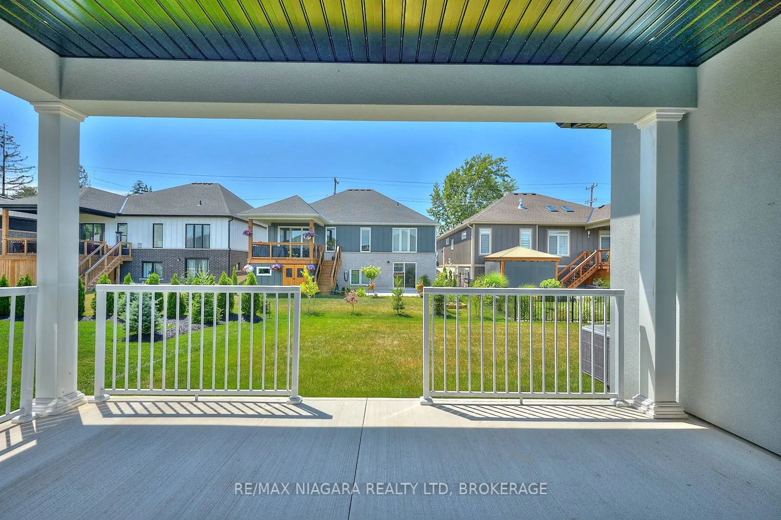 21 Sunrise Court N