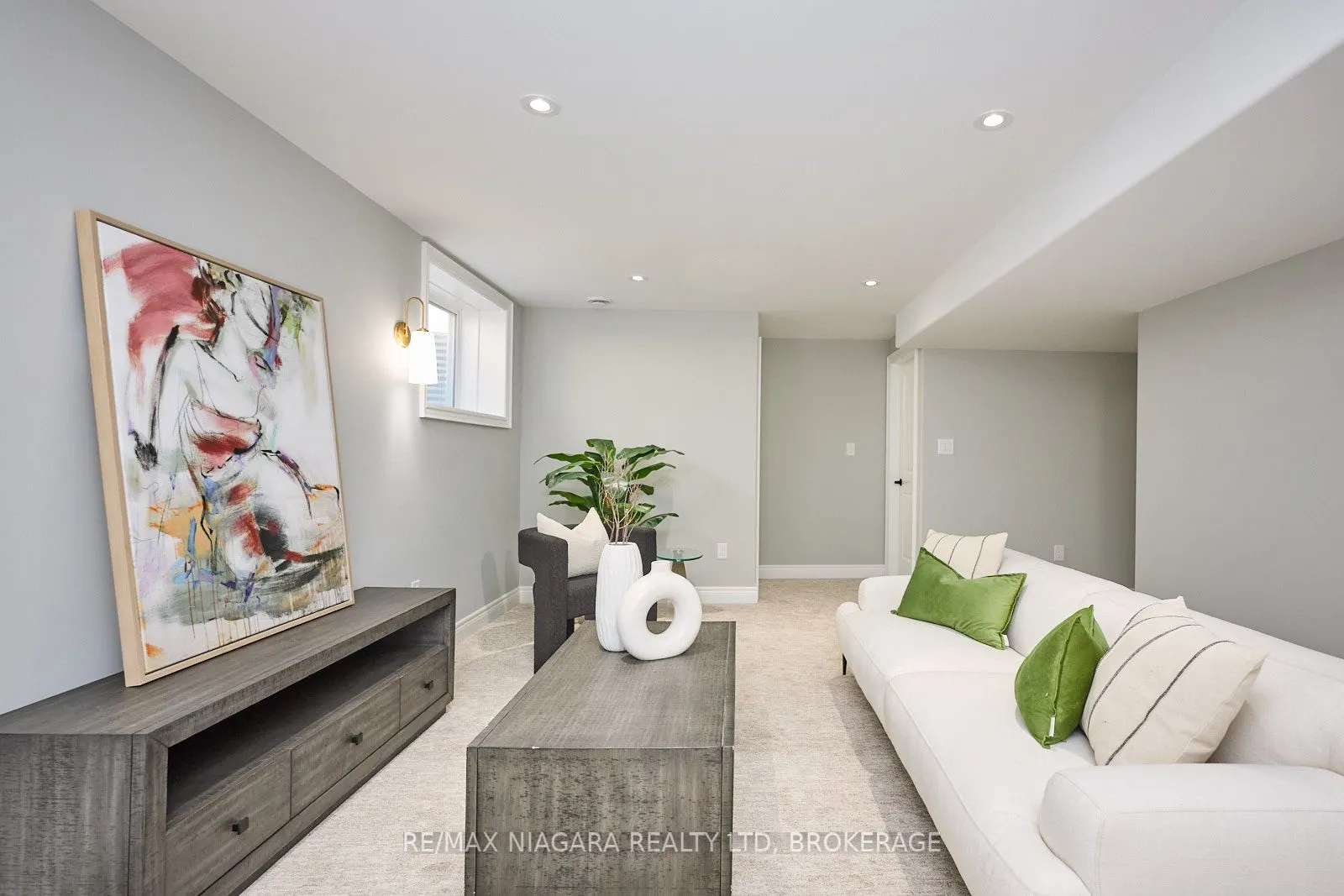 21 Sunrise Court N