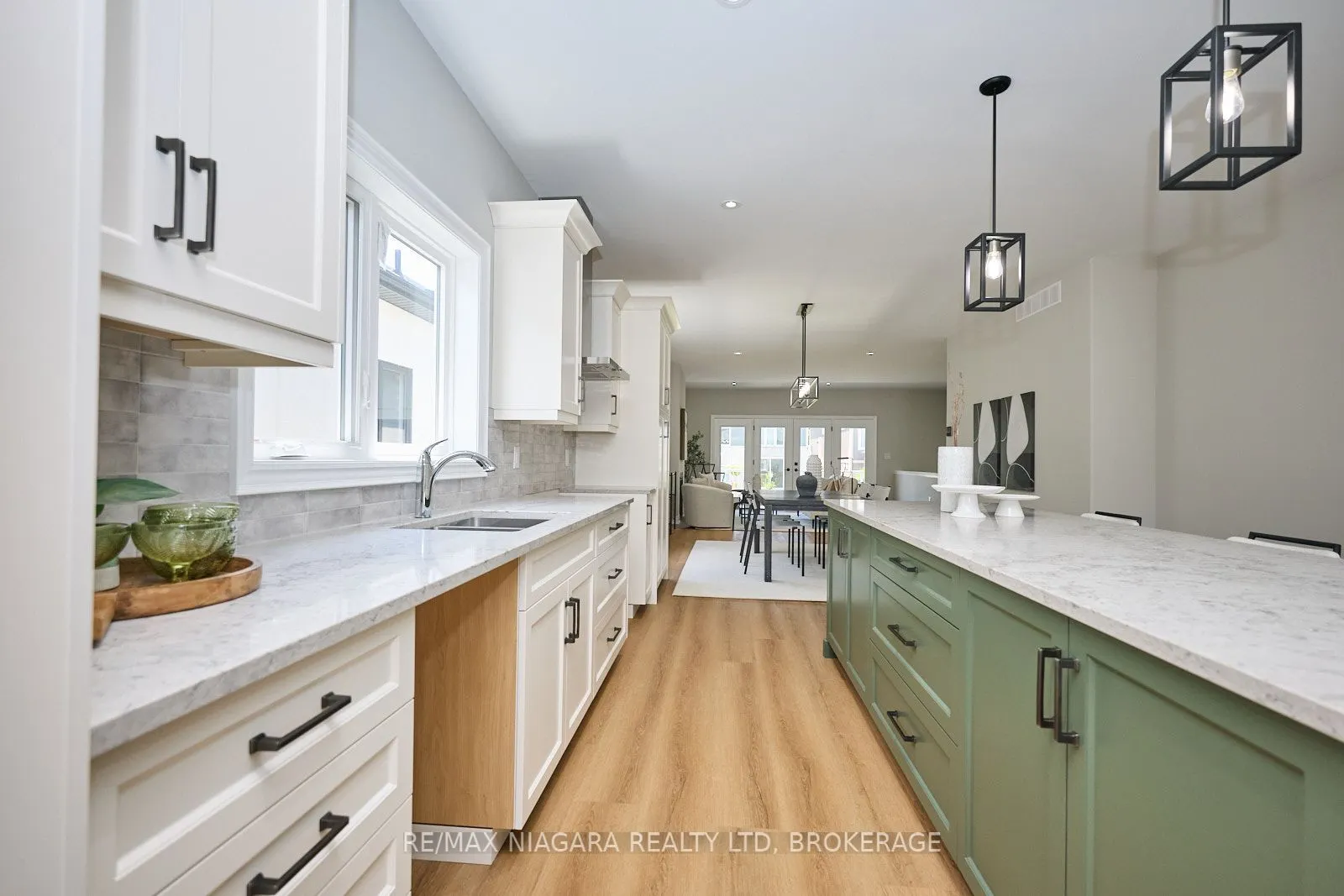 21 Sunrise Court N