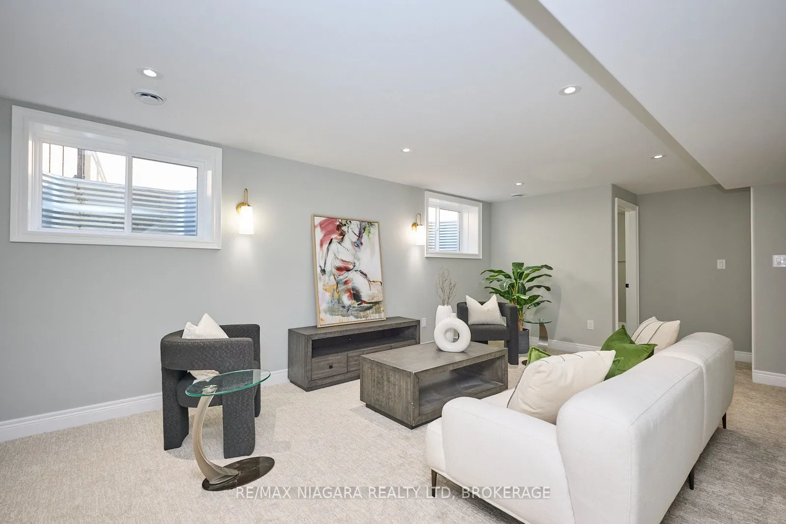 21 Sunrise Court N