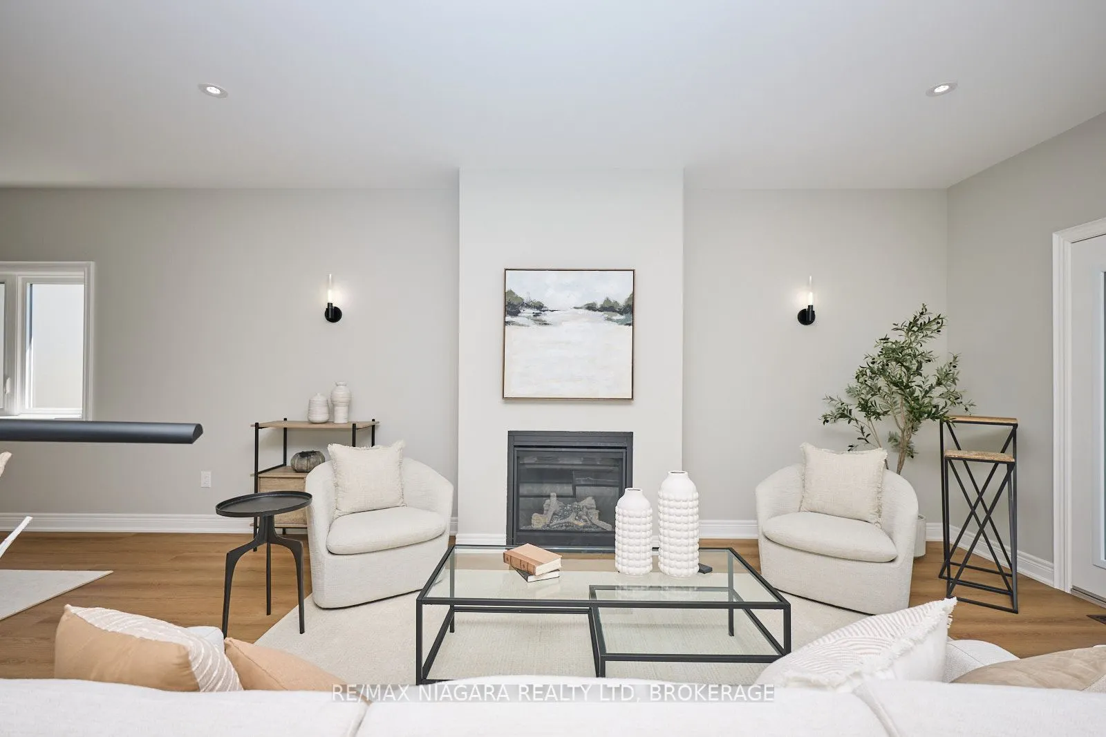 21 Sunrise Court N