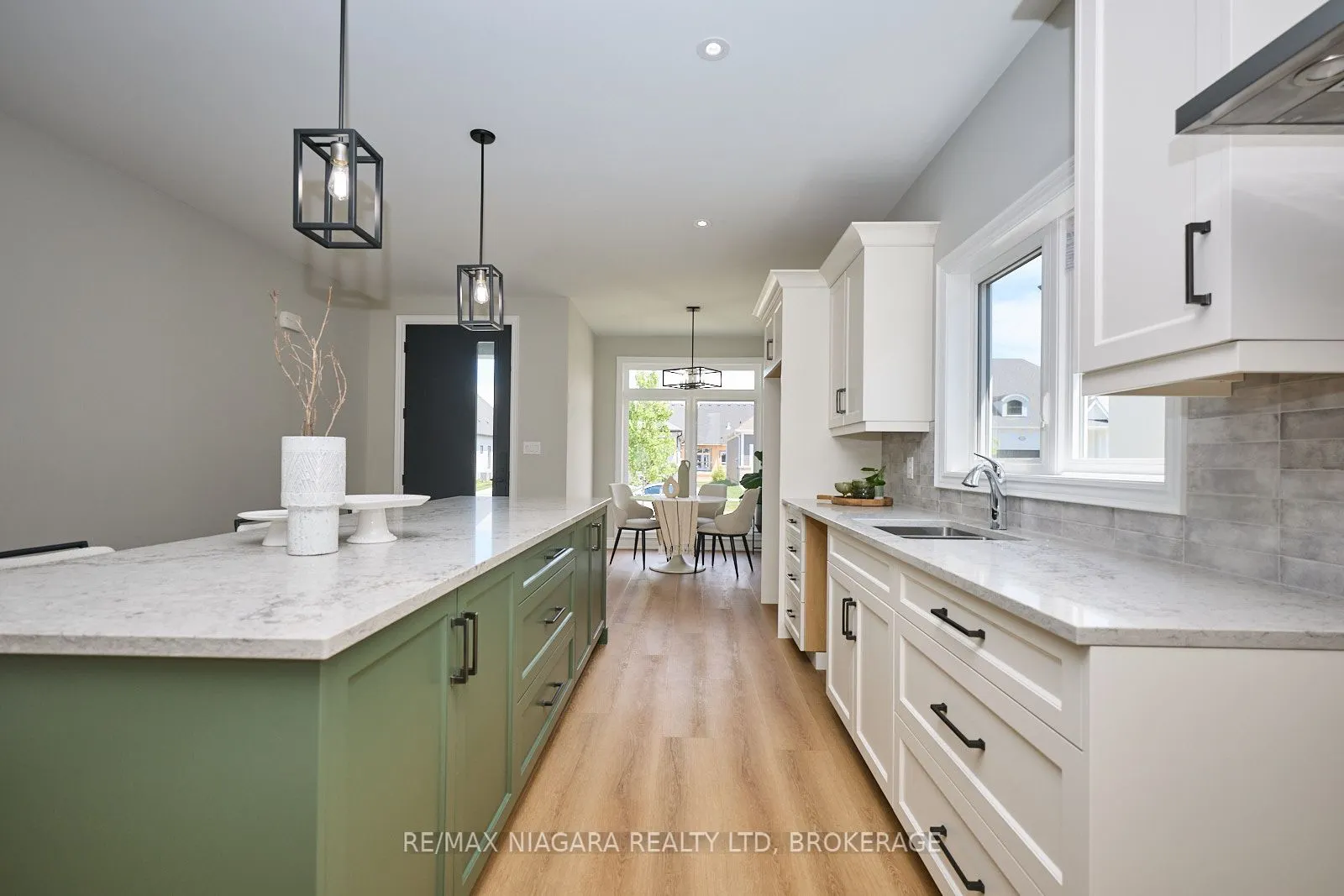 21 Sunrise Court N