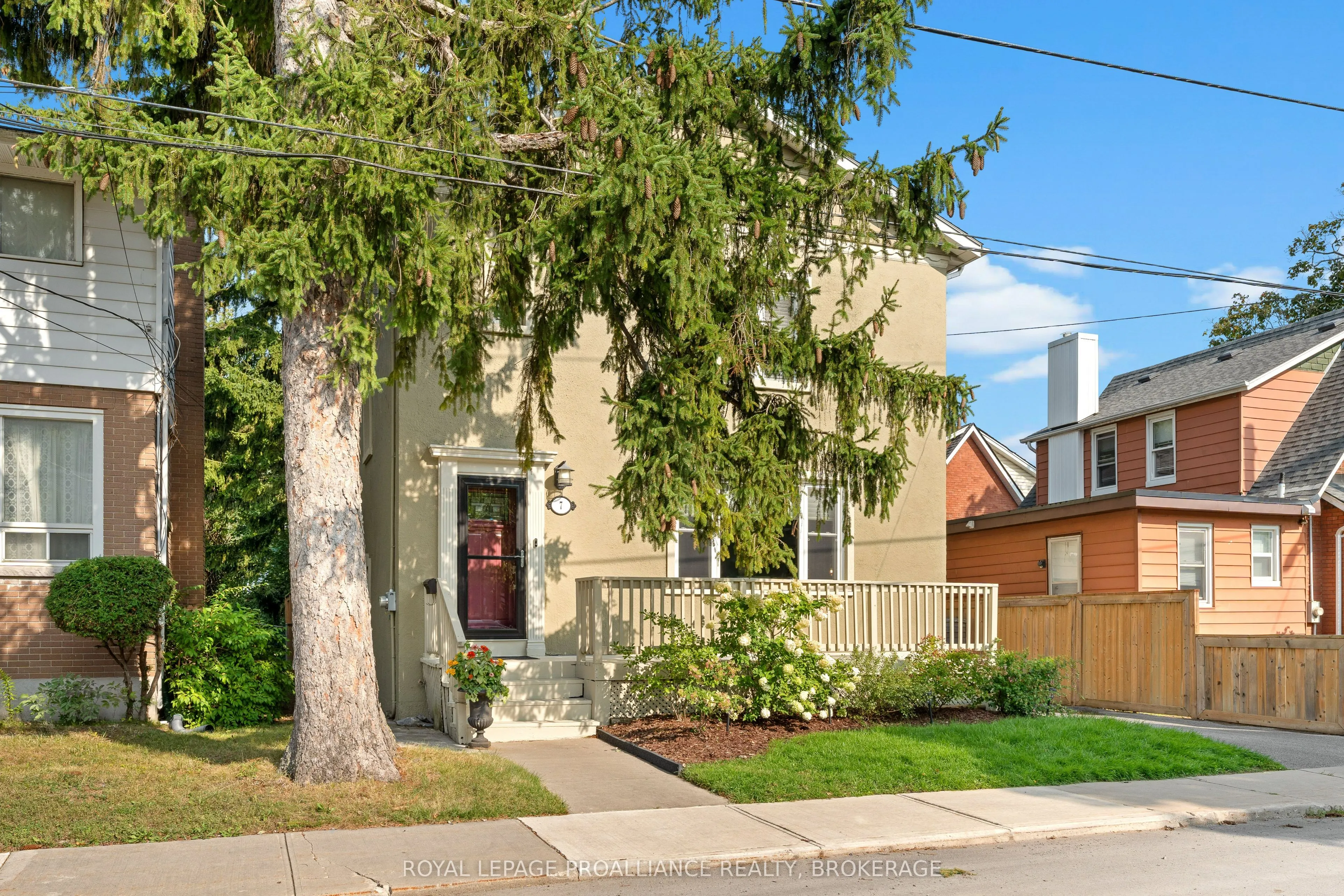 7 Toronto Street