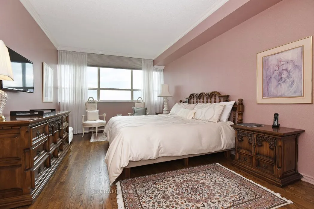 1480 Riverside Drive