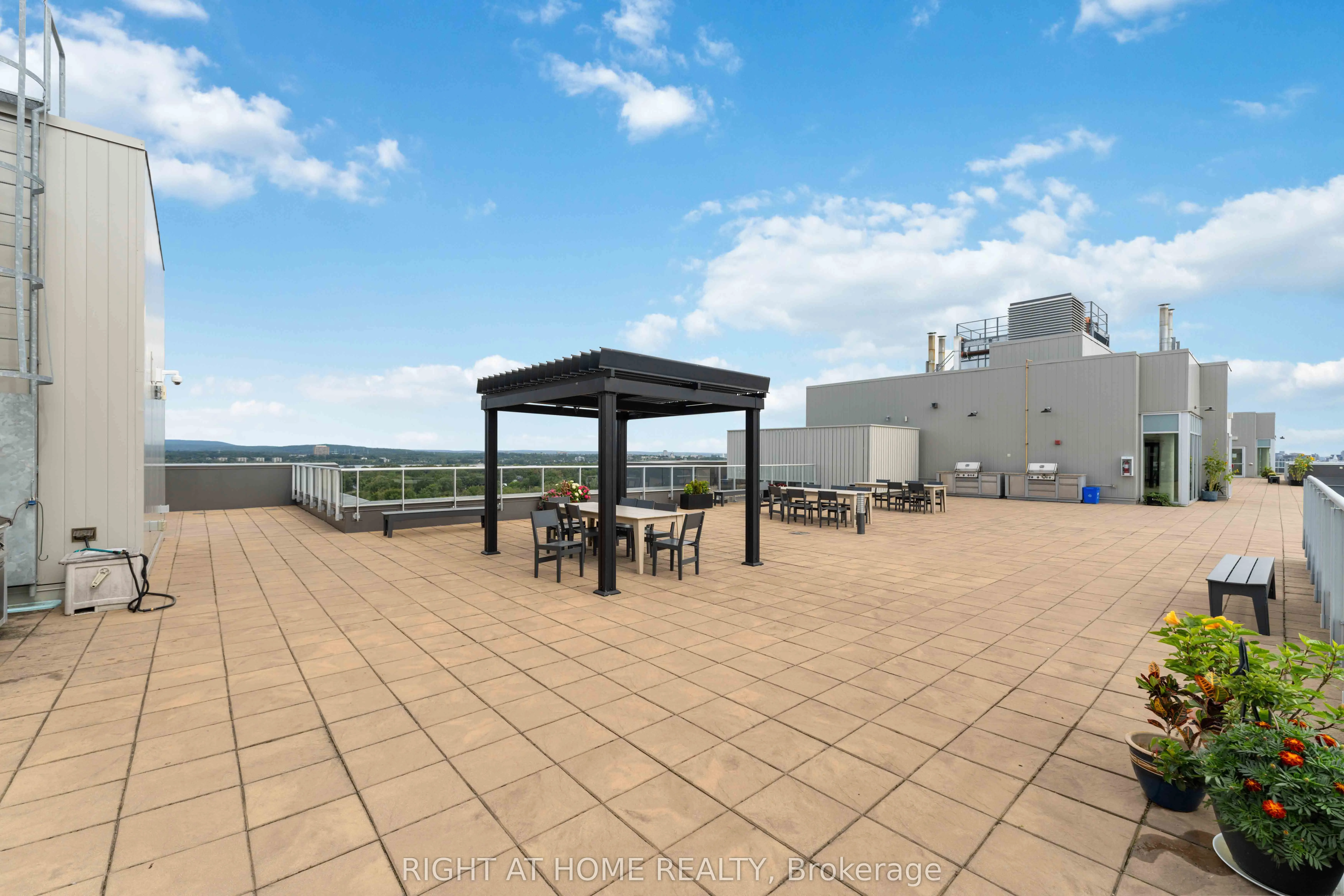 98 Richmond Road, #501