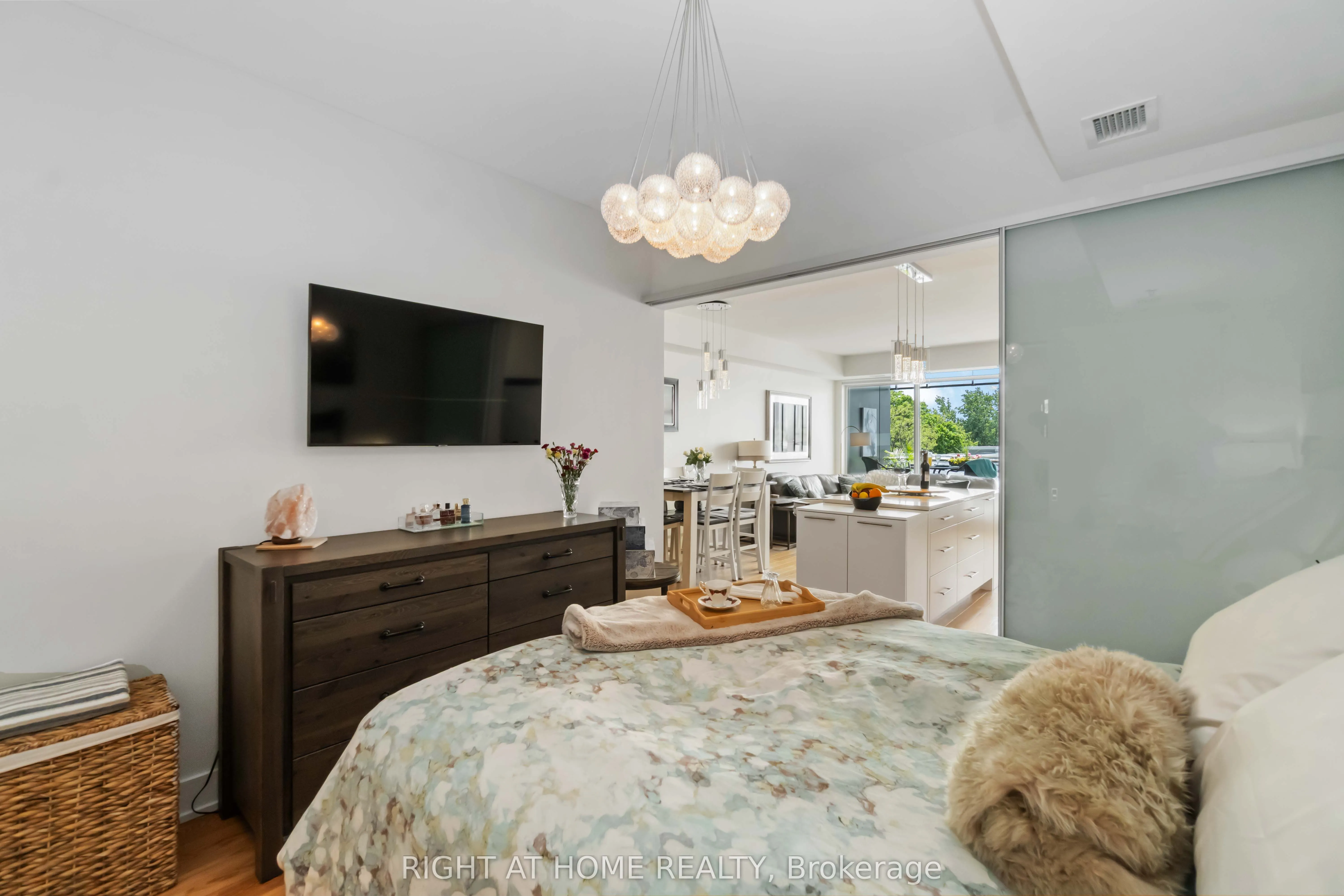 98 Richmond Road, #501