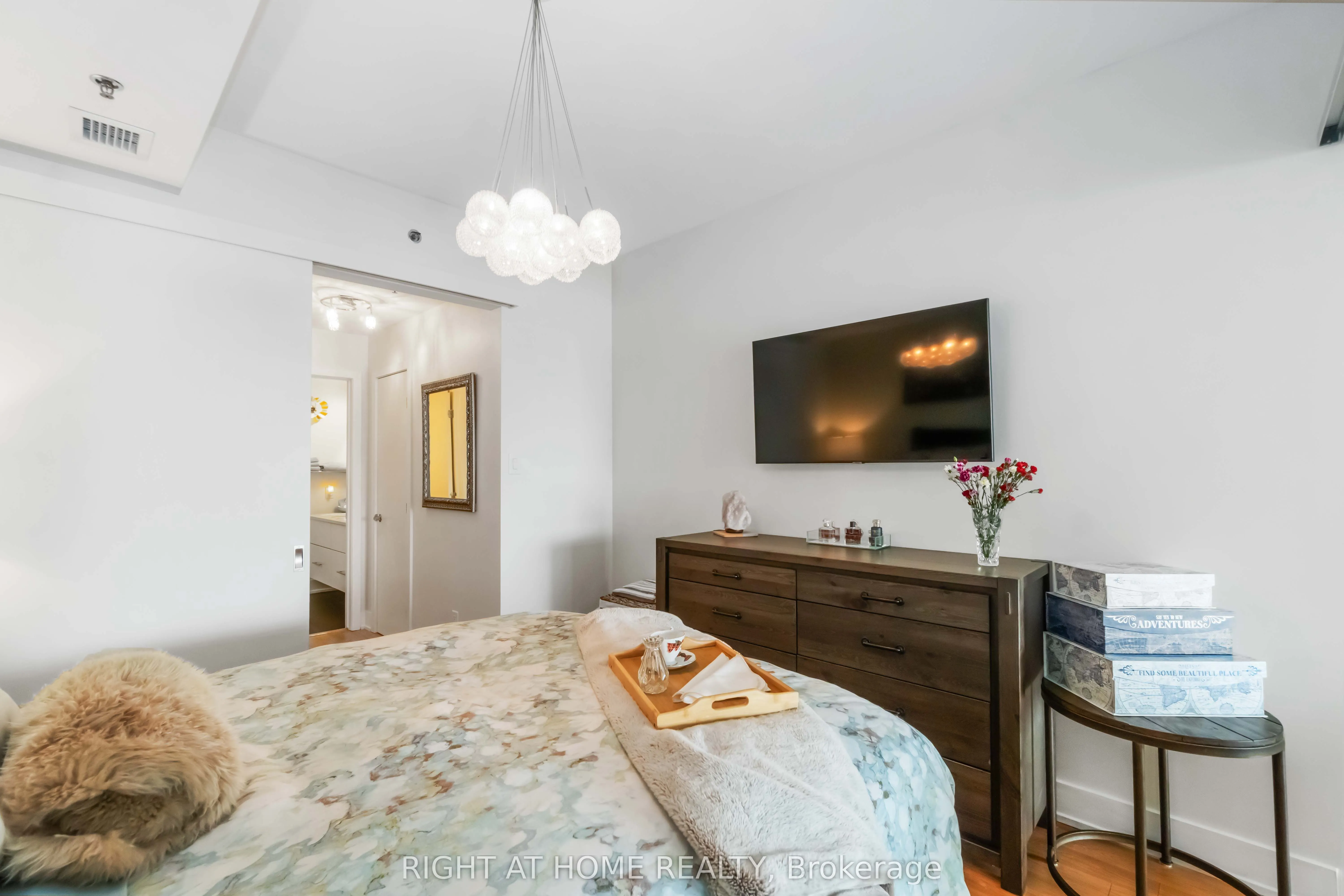 98 Richmond Road, #501