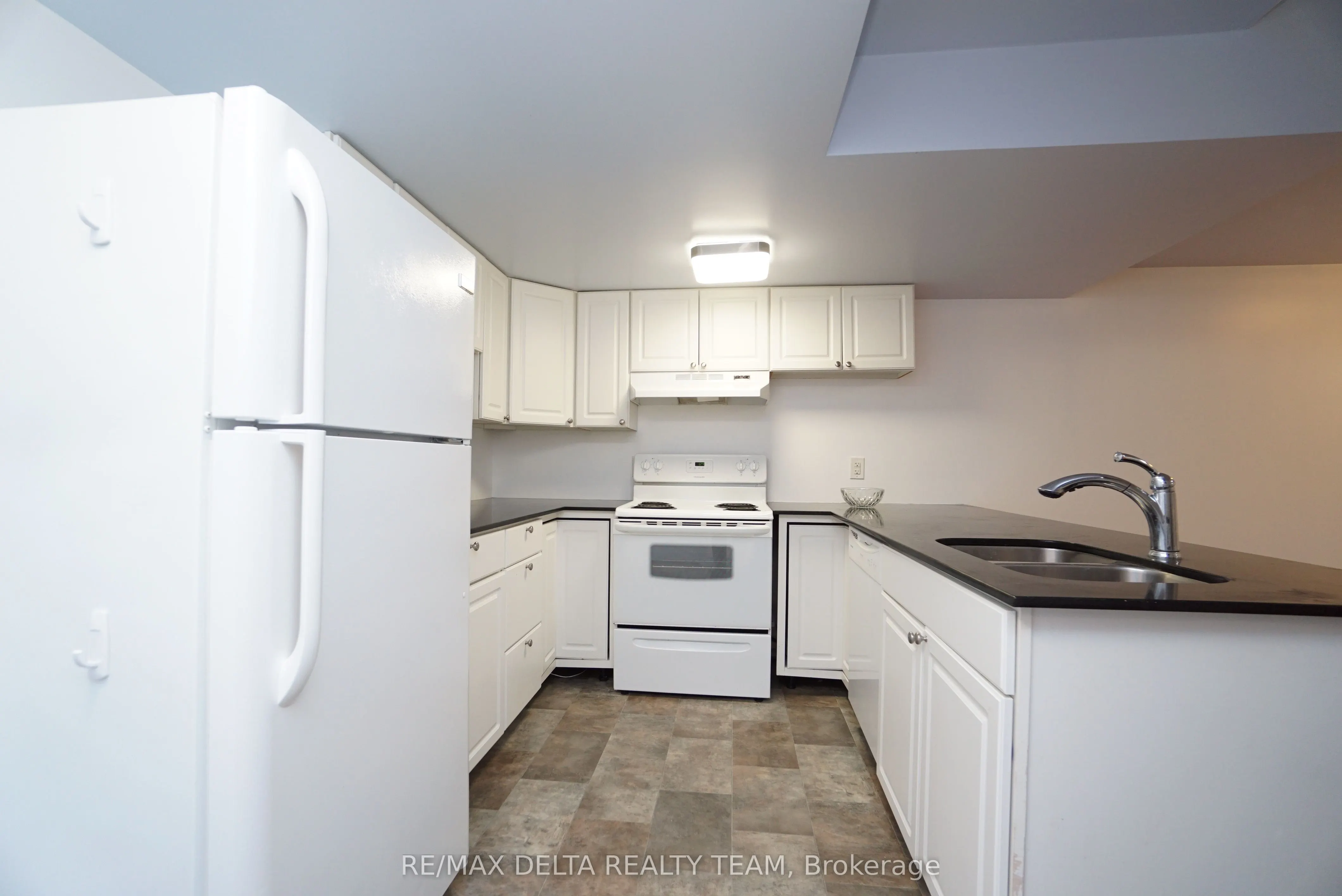 498 Moodie Drive, #B