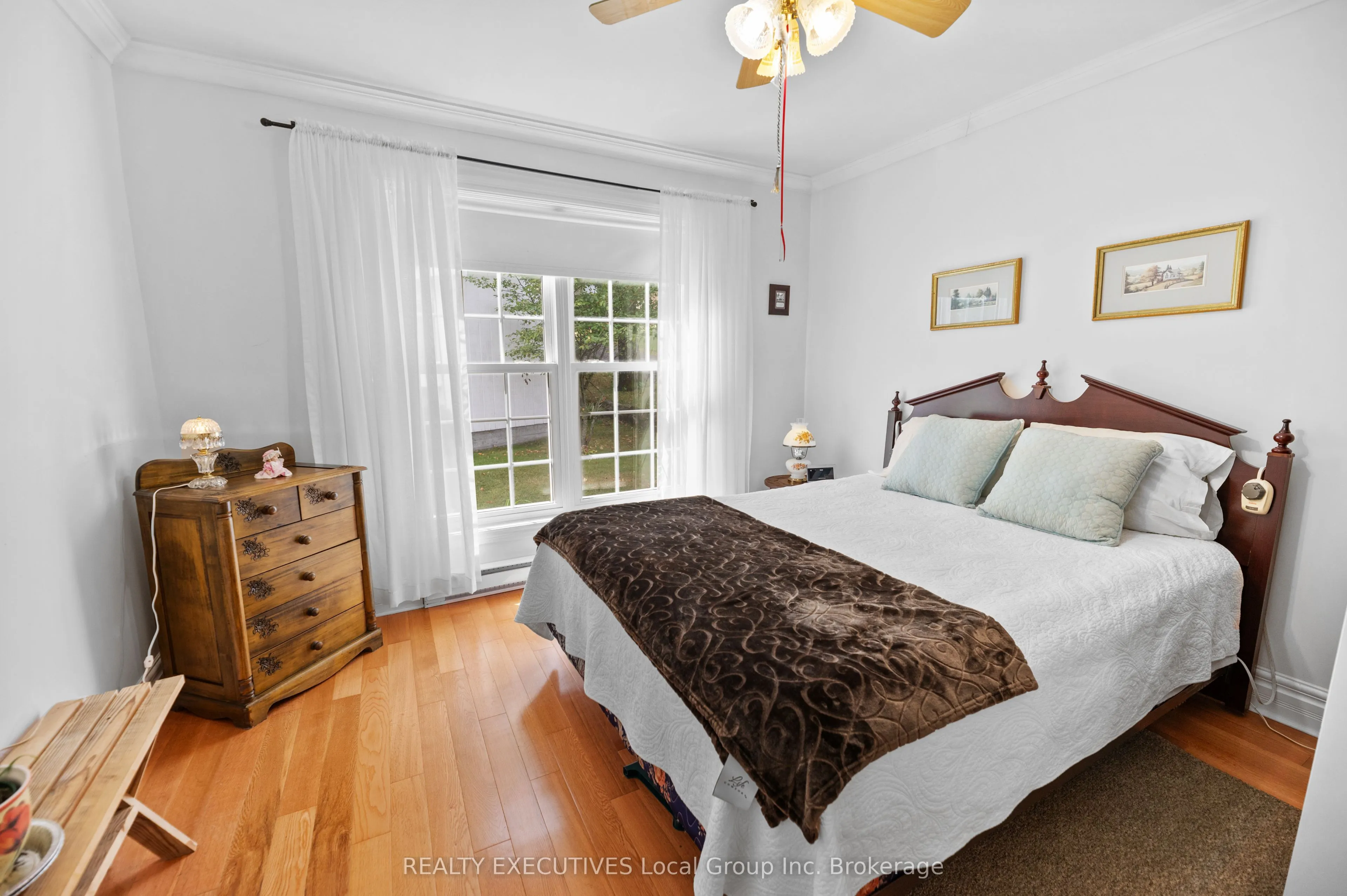 4 NINOVAN Road W