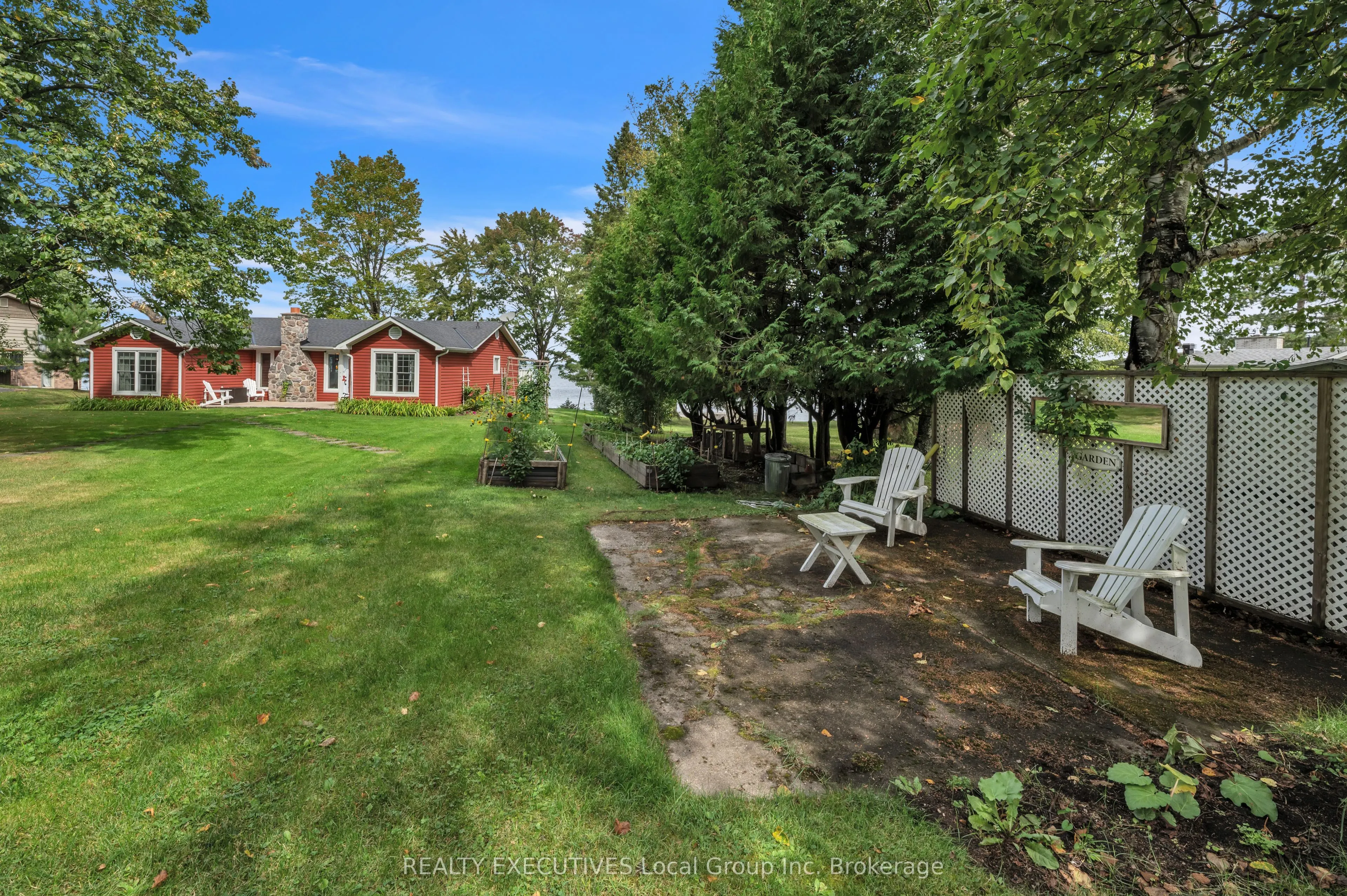 4 NINOVAN Road W